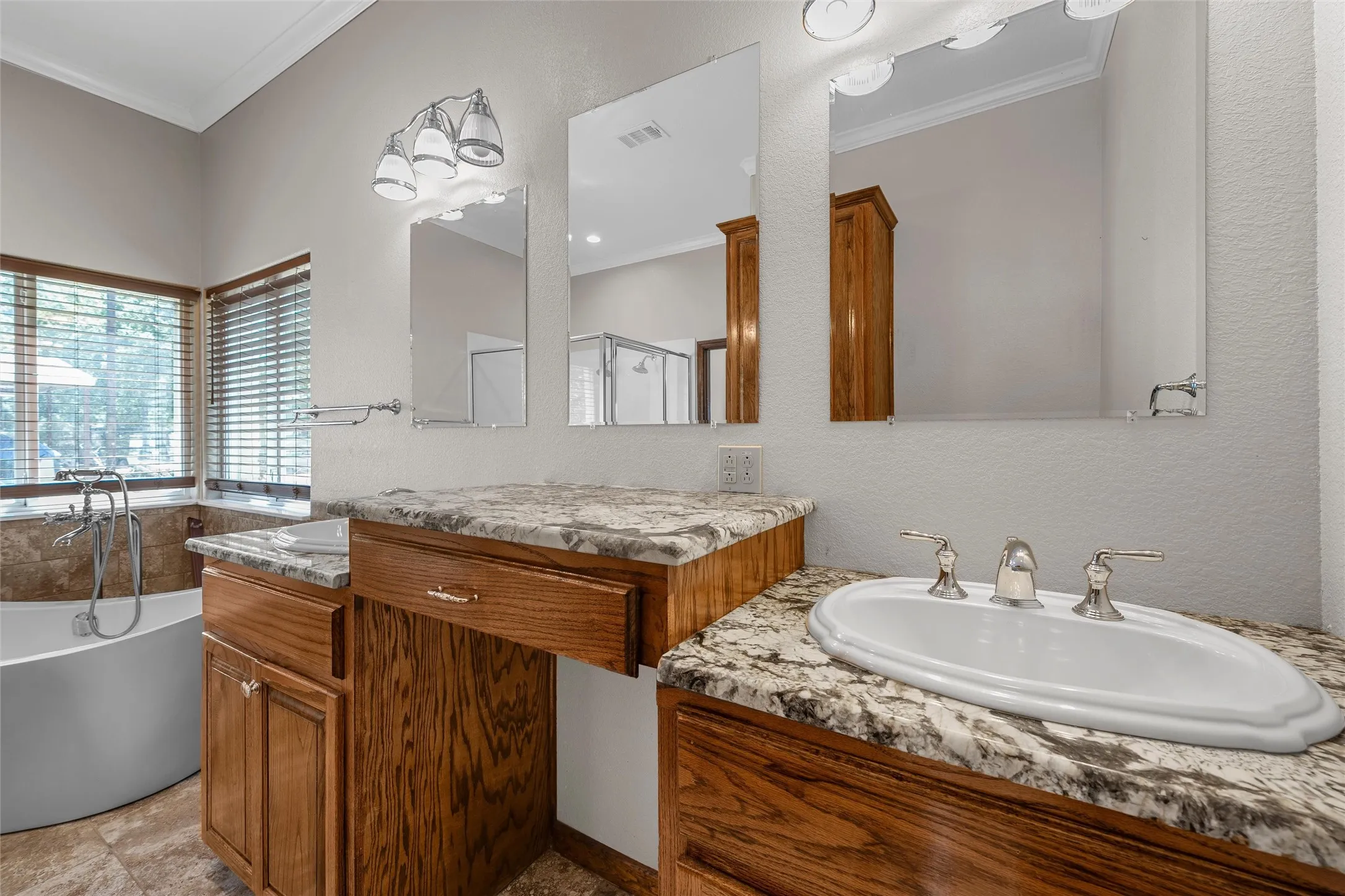 Single Family Residence For Sale in Limestone County , 134 Lcr 796, Groesbeck, Texas 76642, 5 Bedroom, 4 Bathroom, 2 Garage spaces, 3,576 Sqft, built in 2015, mls#21328909, Real Estate Agent in Groesbeck, Homes For Sale in Limestone county, Homes For Sale in Groesbeck, Realtor in Groesbeck Texas, Real Estate Brokerage Independent Realty Texas, Luminita Cordes Realtor