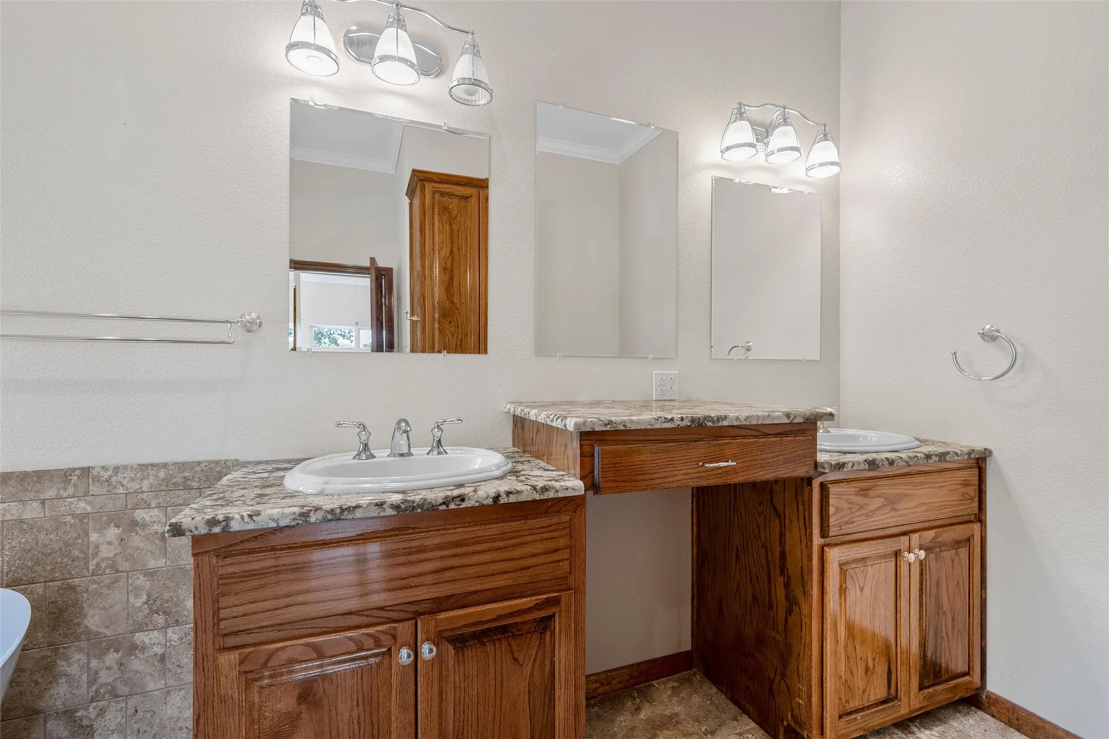 Single Family Residence For Sale in Limestone County , 134 Lcr 796, Groesbeck, Texas 76642, 5 Bedroom, 4 Bathroom, 2 Garage spaces, 3,576 Sqft, built in 2015, mls#21328909, Real Estate Agent in Groesbeck, Homes For Sale in Limestone county, Homes For Sale in Groesbeck, Realtor in Groesbeck Texas, Real Estate Brokerage Independent Realty Texas, Luminita Cordes Realtor