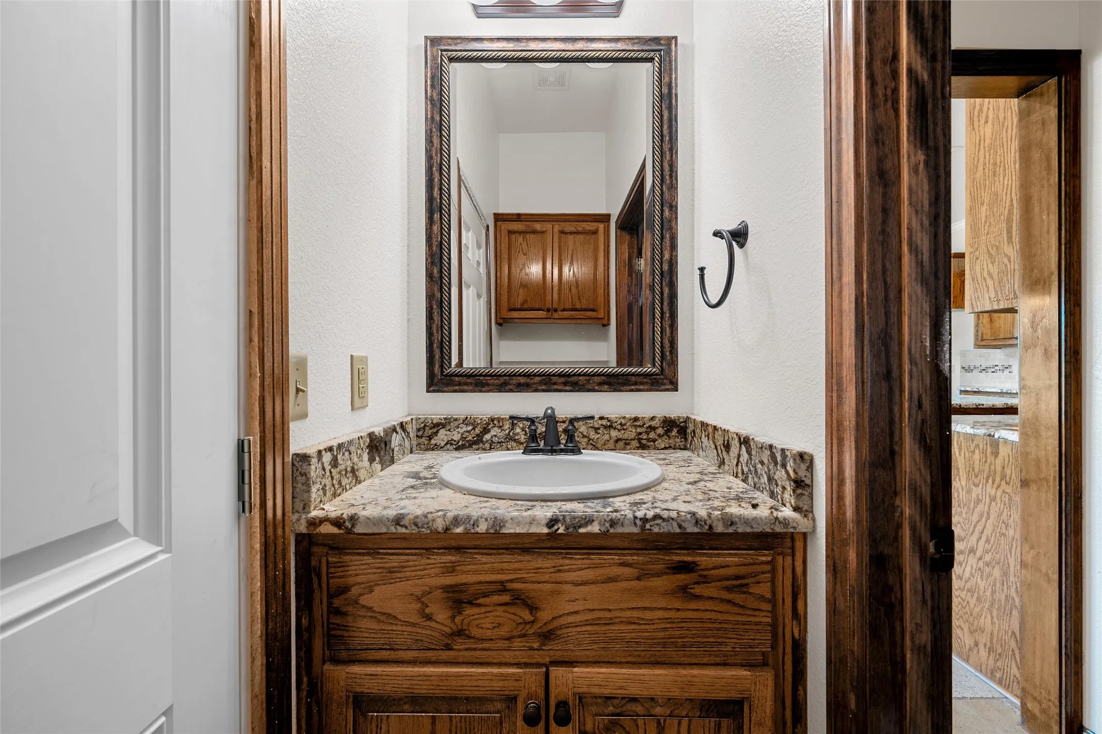 Single Family Residence For Sale in Limestone County , 134 Lcr 796, Groesbeck, Texas 76642, 5 Bedroom, 4 Bathroom, 2 Garage spaces, 3,576 Sqft, built in 2015, mls#21328909, Real Estate Agent in Groesbeck, Homes For Sale in Limestone county, Homes For Sale in Groesbeck, Realtor in Groesbeck Texas, Real Estate Brokerage Independent Realty Texas, Luminita Cordes Realtor