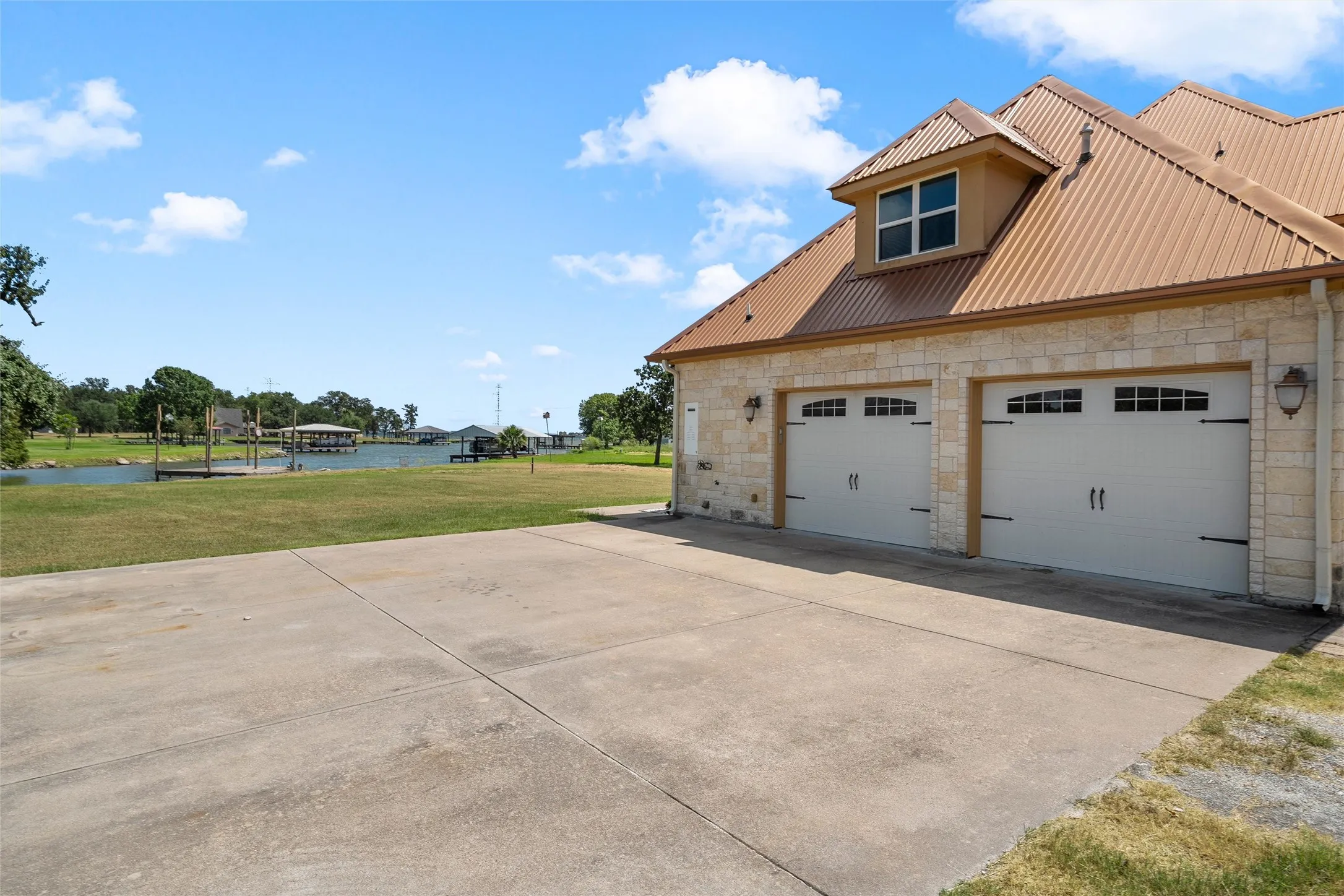 Single Family Residence For Sale in Limestone County , 134 Lcr 796, Groesbeck, Texas 76642, 5 Bedroom, 4 Bathroom, 2 Garage spaces, 3,576 Sqft, built in 2015, mls#21328909, Real Estate Agent in Groesbeck, Homes For Sale in Limestone county, Homes For Sale in Groesbeck, Realtor in Groesbeck Texas, Real Estate Brokerage Independent Realty Texas, Luminita Cordes Realtor