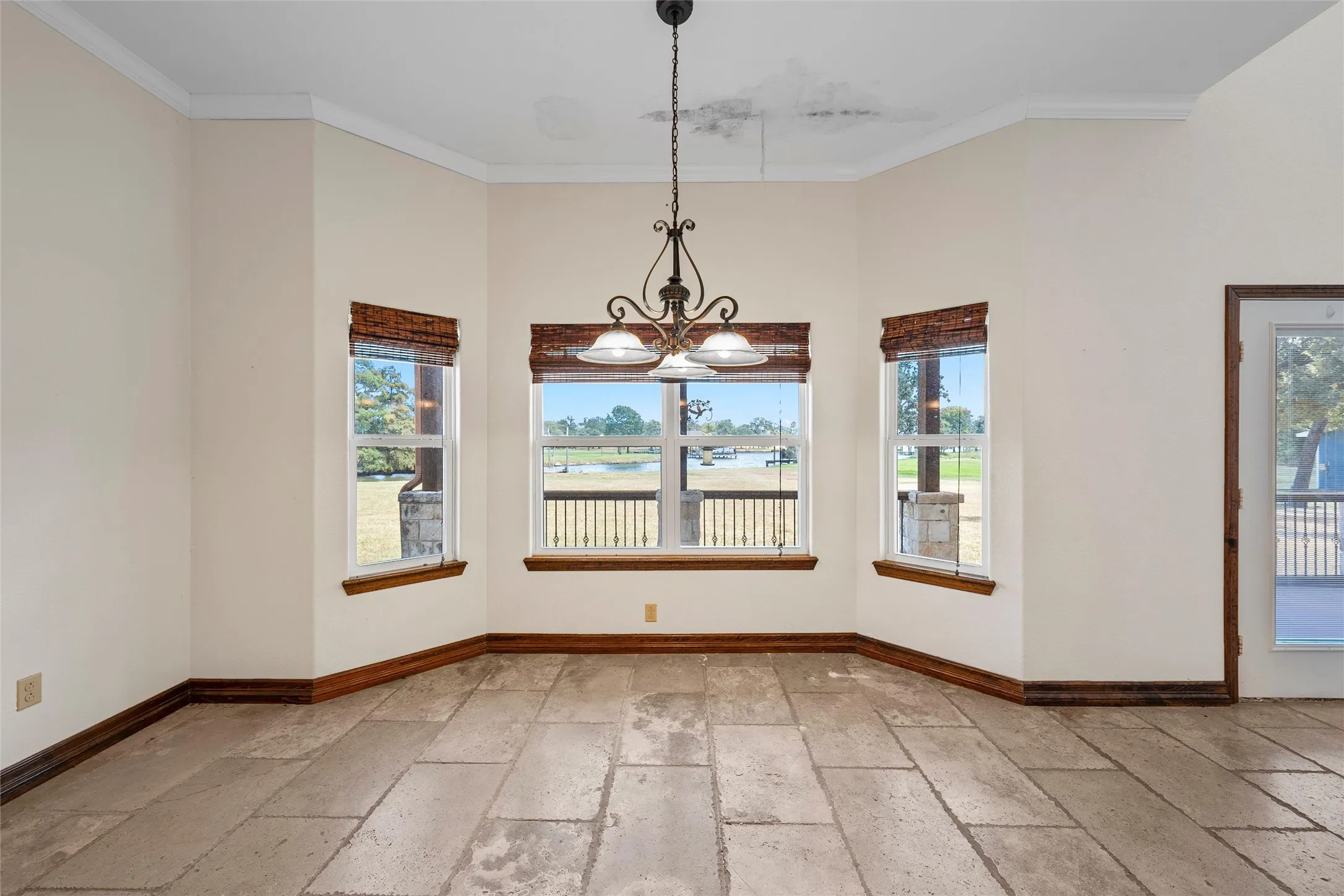 Single Family Residence For Sale in Limestone County , 134 Lcr 796, Groesbeck, Texas 76642, 5 Bedroom, 4 Bathroom, 2 Garage spaces, 3,576 Sqft, built in 2015, mls#21328909, Real Estate Agent in Groesbeck, Homes For Sale in Limestone county, Homes For Sale in Groesbeck, Realtor in Groesbeck Texas, Real Estate Brokerage Independent Realty Texas, Luminita Cordes Realtor