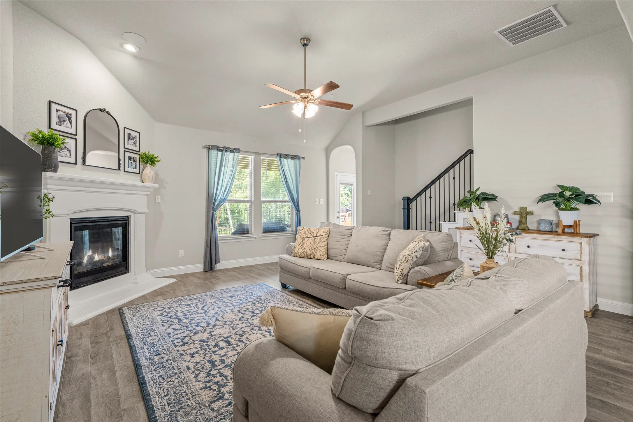 Single Family Residence For Sale in Parker County , 14856 Gladstone Drive, Aledo, Texas 76008, 4 Bedroom, 4 Bathroom, 2 Garage spaces, 3,046 Sqft, built in 2020, mls#21327323, Real Estate Agent in Aledo, Homes For Sale in Parker county, Homes For Sale in Aledo, Realtor in Aledo Texas, Real Estate Brokerage Independent Realty Texas, Luminita Cordes Realtor