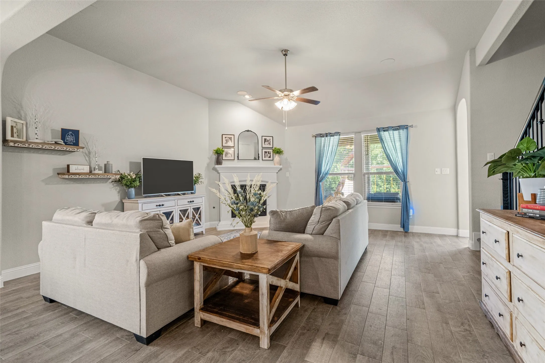 Single Family Residence For Sale in Parker County , 14856 Gladstone Drive, Aledo, Texas 76008, 4 Bedroom, 4 Bathroom, 2 Garage spaces, 3,046 Sqft, built in 2020, mls#21327323, Real Estate Agent in Aledo, Homes For Sale in Parker county, Homes For Sale in Aledo, Realtor in Aledo Texas, Real Estate Brokerage Independent Realty Texas, Luminita Cordes Realtor