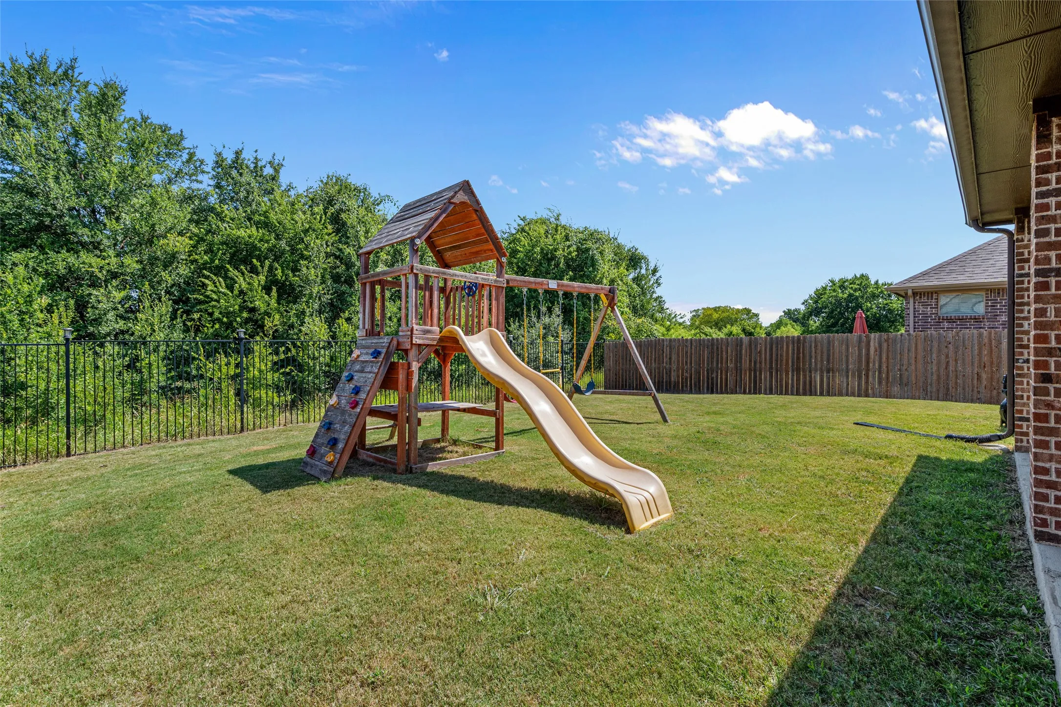 Single Family Residence For Sale in Parker County , 14856 Gladstone Drive, Aledo, Texas 76008, 4 Bedroom, 4 Bathroom, 2 Garage spaces, 3,046 Sqft, built in 2020, mls#21327323, Real Estate Agent in Aledo, Homes For Sale in Parker county, Homes For Sale in Aledo, Realtor in Aledo Texas, Real Estate Brokerage Independent Realty Texas, Luminita Cordes Realtor