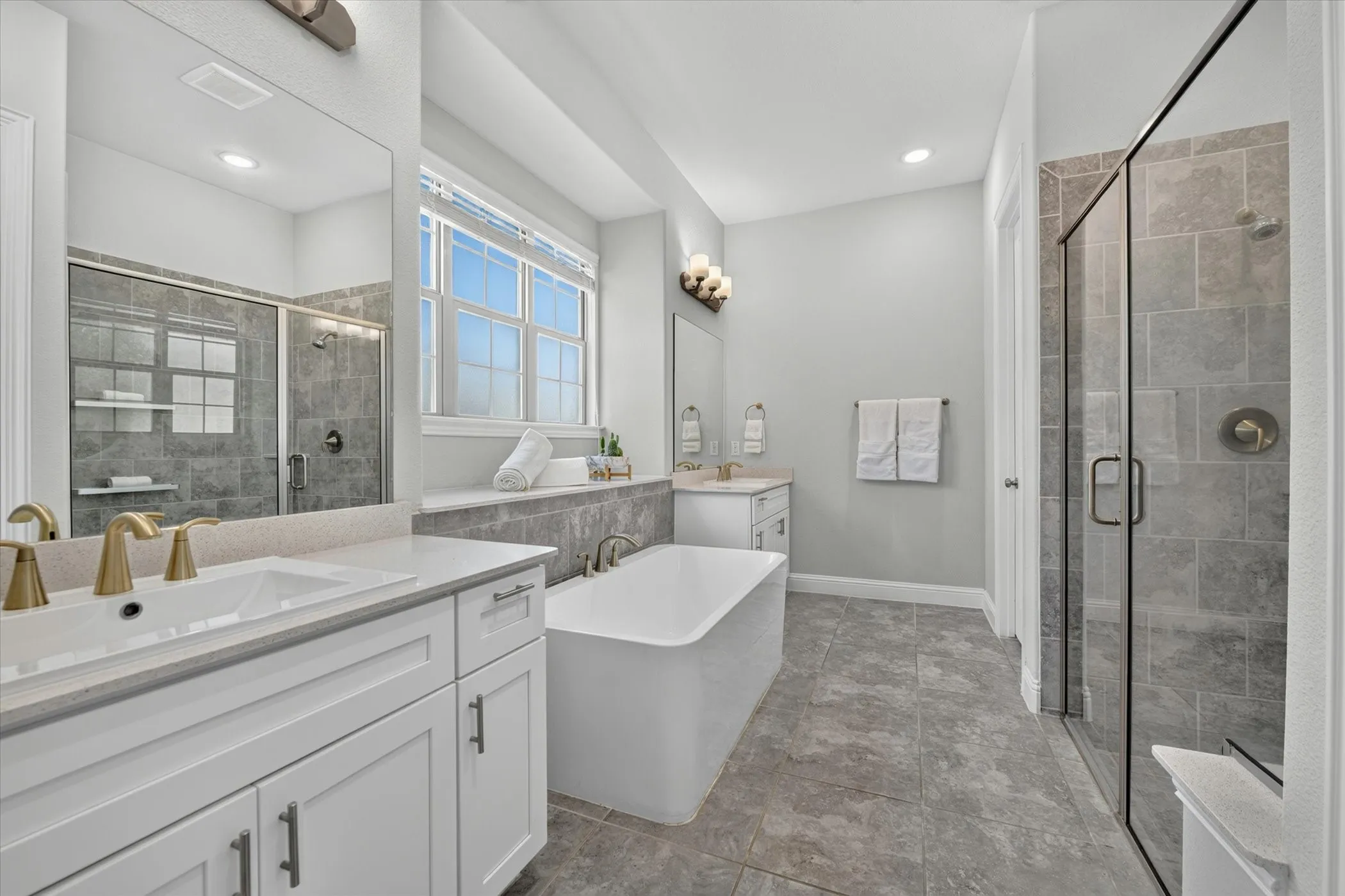 Single Family Residence For Sale in Dallas County , 12728 Royal Oaks Lane, Farmers Branch, Texas 75234, 4 Bedroom, 4 Bathroom, 2 Garage spaces, 3,558 Sqft, built in 2020, mls#21328239, Real Estate Agent in Farmers Branch, Homes For Sale in Dallas county, Homes For Sale in Farmers Branch, Realtor in Farmers Branch Texas, Real Estate Brokerage Independent Realty Texas, Luminita Cordes Realtor