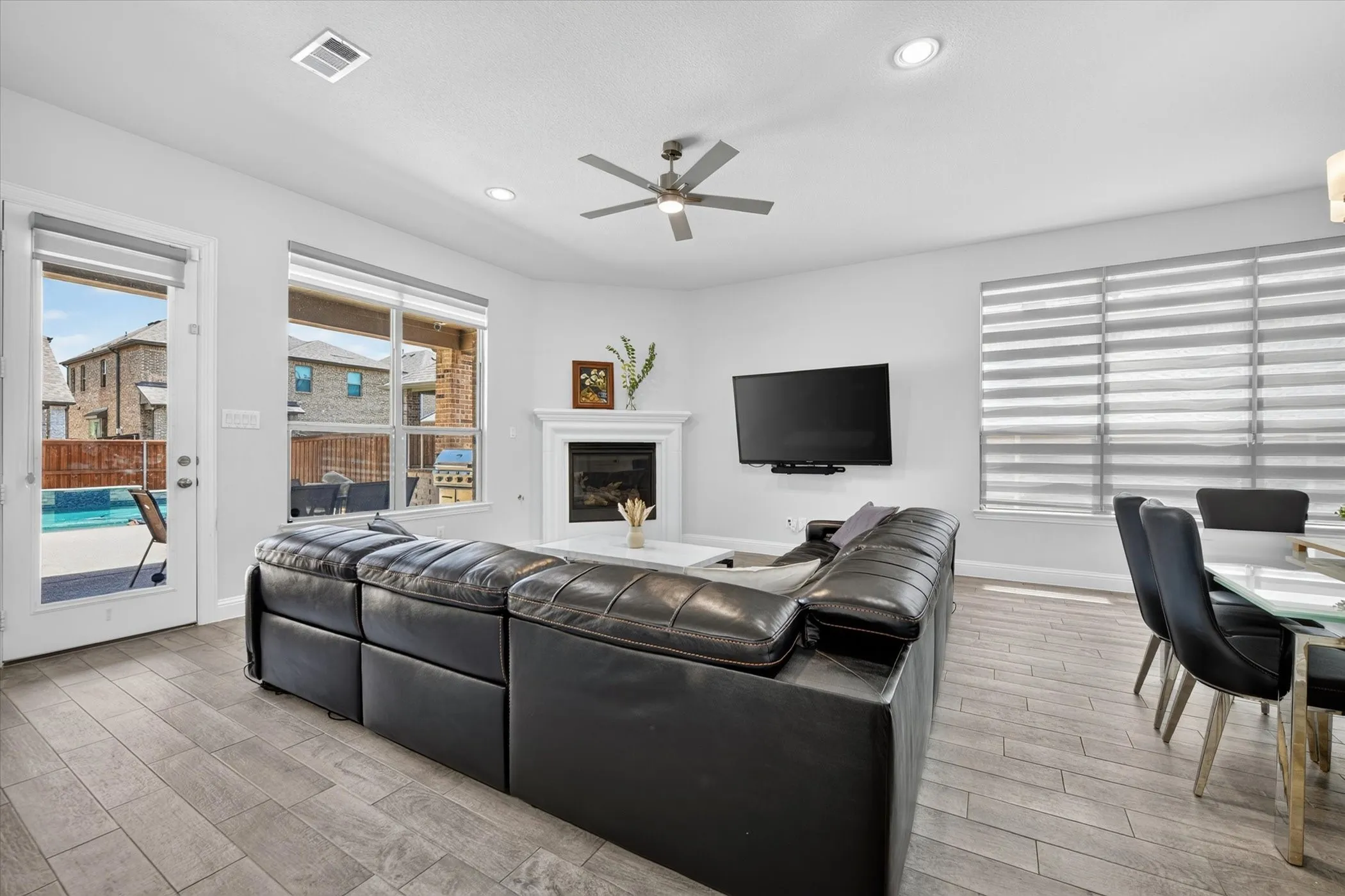 Single Family Residence For Sale in Dallas County , 12728 Royal Oaks Lane, Farmers Branch, Texas 75234, 4 Bedroom, 4 Bathroom, 2 Garage spaces, 3,558 Sqft, built in 2020, mls#21328239, Real Estate Agent in Farmers Branch, Homes For Sale in Dallas county, Homes For Sale in Farmers Branch, Realtor in Farmers Branch Texas, Real Estate Brokerage Independent Realty Texas, Luminita Cordes Realtor
