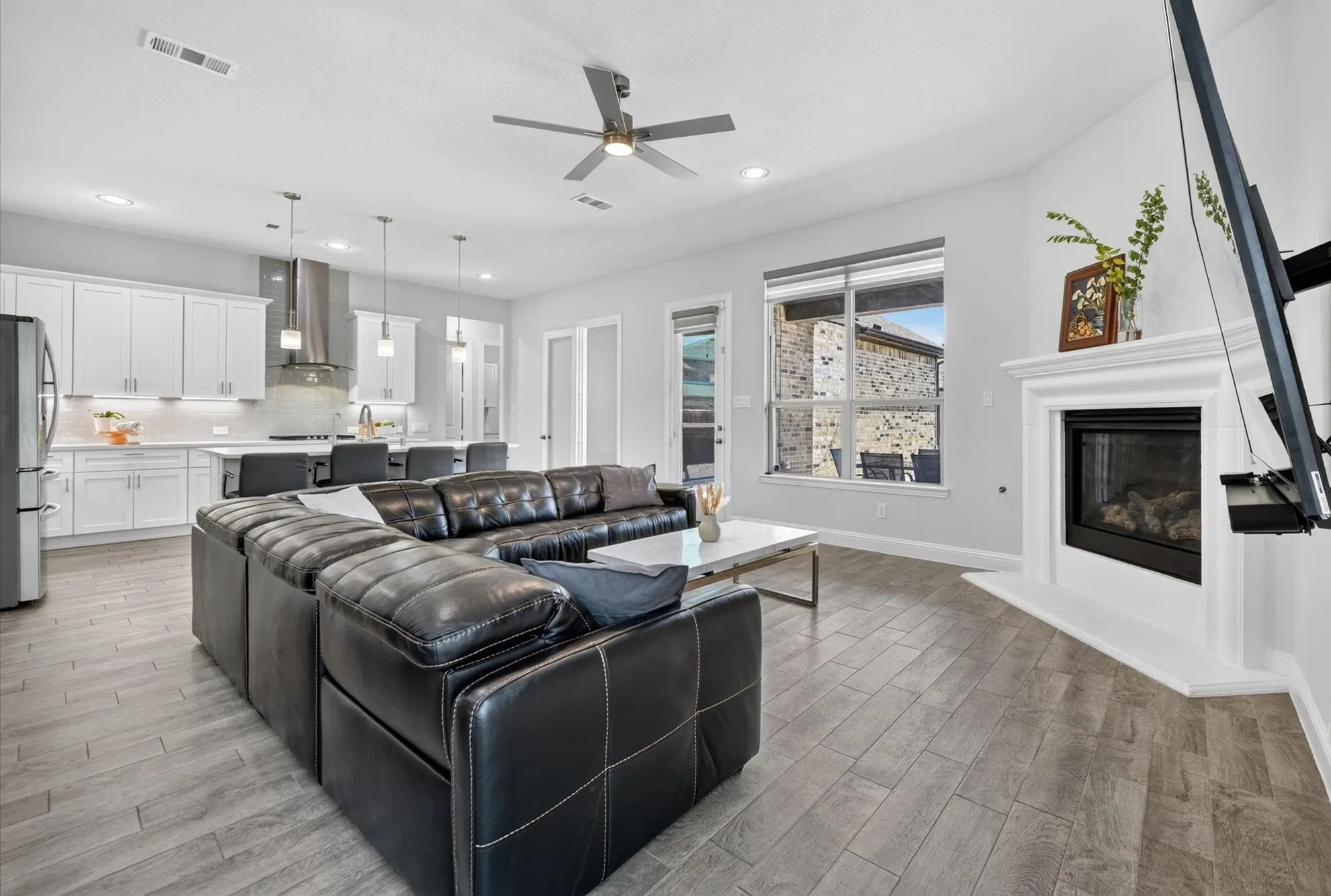 Single Family Residence For Sale in Dallas County , 12728 Royal Oaks Lane, Farmers Branch, Texas 75234, 4 Bedroom, 4 Bathroom, 2 Garage spaces, 3,558 Sqft, built in 2020, mls#21328239, Real Estate Agent in Farmers Branch, Homes For Sale in Dallas county, Homes For Sale in Farmers Branch, Realtor in Farmers Branch Texas, Real Estate Brokerage Independent Realty Texas, Luminita Cordes Realtor
