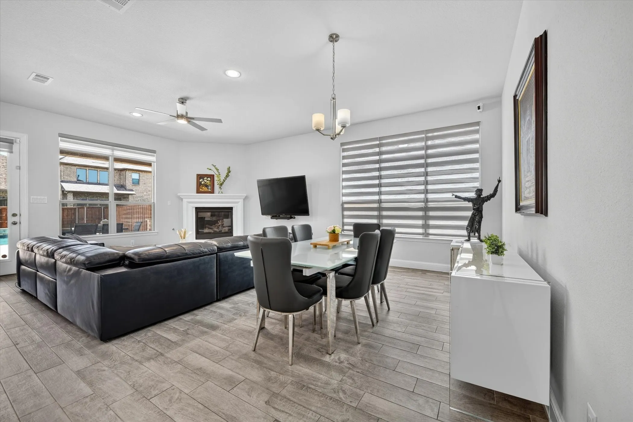 Single Family Residence For Sale in Dallas County , 12728 Royal Oaks Lane, Farmers Branch, Texas 75234, 4 Bedroom, 4 Bathroom, 2 Garage spaces, 3,558 Sqft, built in 2020, mls#21328239, Real Estate Agent in Farmers Branch, Homes For Sale in Dallas county, Homes For Sale in Farmers Branch, Realtor in Farmers Branch Texas, Real Estate Brokerage Independent Realty Texas, Luminita Cordes Realtor