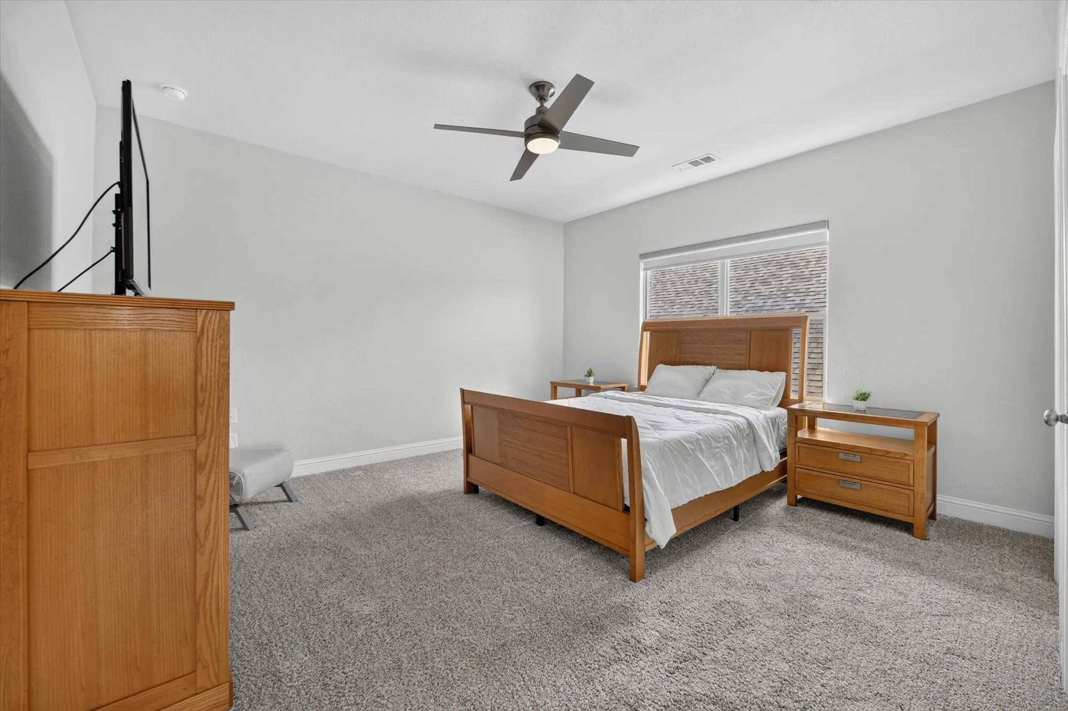 Single Family Residence For Sale in Dallas County , 12728 Royal Oaks Lane, Farmers Branch, Texas 75234, 4 Bedroom, 4 Bathroom, 2 Garage spaces, 3,558 Sqft, built in 2020, mls#21328239, Real Estate Agent in Farmers Branch, Homes For Sale in Dallas county, Homes For Sale in Farmers Branch, Realtor in Farmers Branch Texas, Real Estate Brokerage Independent Realty Texas, Luminita Cordes Realtor