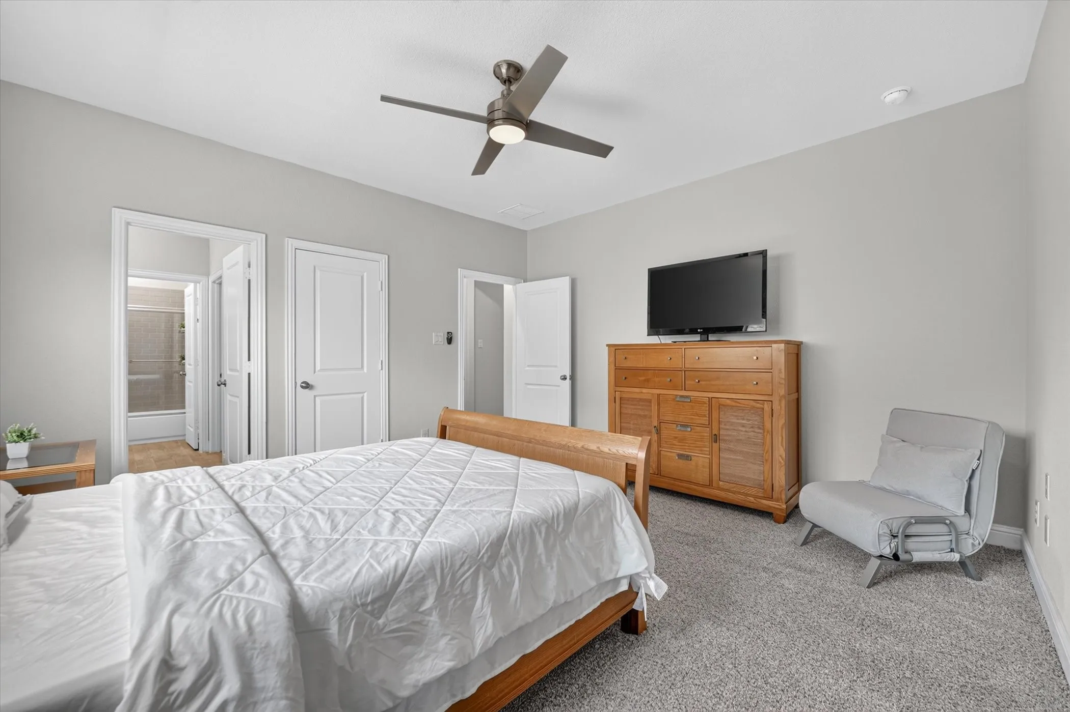 Single Family Residence For Sale in Dallas County , 12728 Royal Oaks Lane, Farmers Branch, Texas 75234, 4 Bedroom, 4 Bathroom, 2 Garage spaces, 3,558 Sqft, built in 2020, mls#21328239, Real Estate Agent in Farmers Branch, Homes For Sale in Dallas county, Homes For Sale in Farmers Branch, Realtor in Farmers Branch Texas, Real Estate Brokerage Independent Realty Texas, Luminita Cordes Realtor