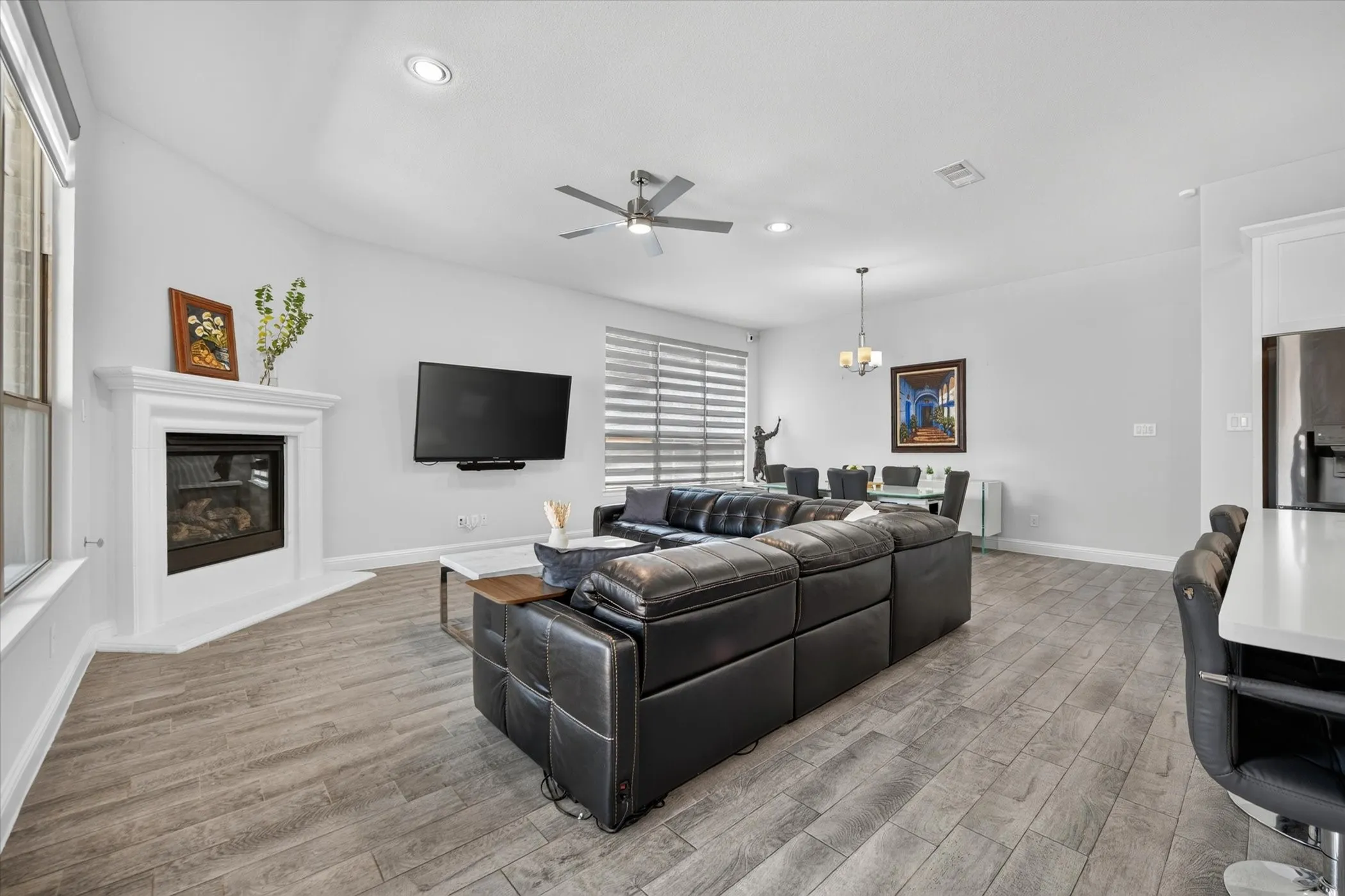 Single Family Residence For Sale in Dallas County , 12728 Royal Oaks Lane, Farmers Branch, Texas 75234, 4 Bedroom, 4 Bathroom, 2 Garage spaces, 3,558 Sqft, built in 2020, mls#21328239, Real Estate Agent in Farmers Branch, Homes For Sale in Dallas county, Homes For Sale in Farmers Branch, Realtor in Farmers Branch Texas, Real Estate Brokerage Independent Realty Texas, Luminita Cordes Realtor