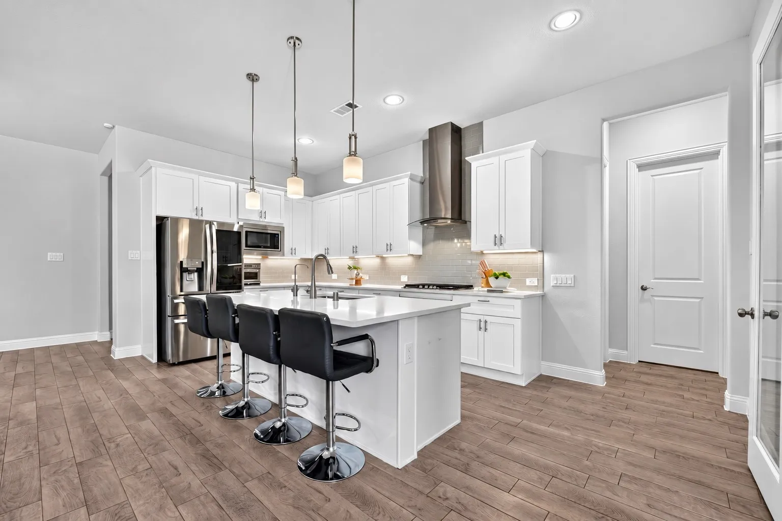 Single Family Residence For Sale in Dallas County , 12728 Royal Oaks Lane, Farmers Branch, Texas 75234, 4 Bedroom, 4 Bathroom, 2 Garage spaces, 3,558 Sqft, built in 2020, mls#21328239, Real Estate Agent in Farmers Branch, Homes For Sale in Dallas county, Homes For Sale in Farmers Branch, Realtor in Farmers Branch Texas, Real Estate Brokerage Independent Realty Texas, Luminita Cordes Realtor