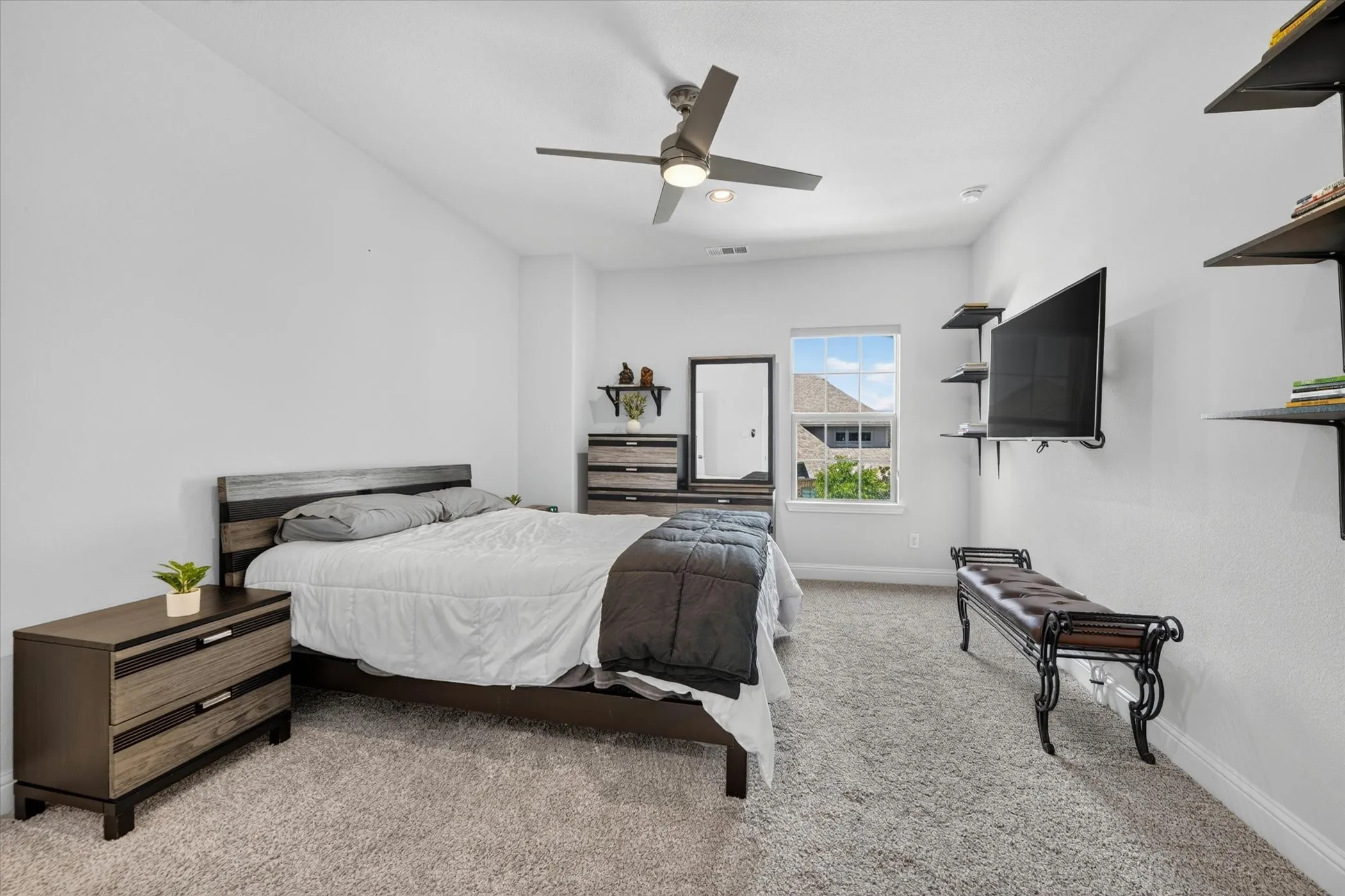 Single Family Residence For Sale in Dallas County , 12728 Royal Oaks Lane, Farmers Branch, Texas 75234, 4 Bedroom, 4 Bathroom, 2 Garage spaces, 3,558 Sqft, built in 2020, mls#21328239, Real Estate Agent in Farmers Branch, Homes For Sale in Dallas county, Homes For Sale in Farmers Branch, Realtor in Farmers Branch Texas, Real Estate Brokerage Independent Realty Texas, Luminita Cordes Realtor