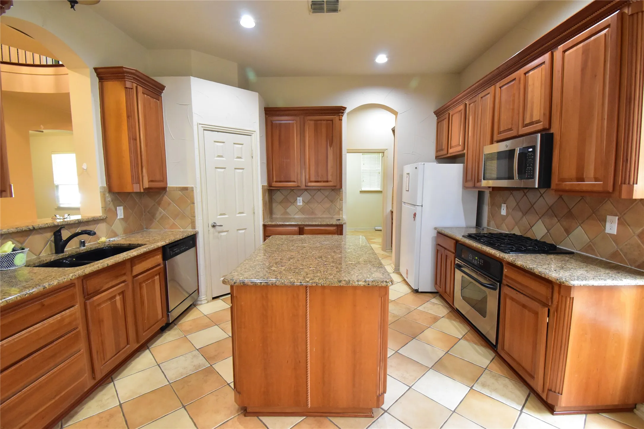 Single Family Residence For Rent in Collin County , 14857 Holly Leaf Drive, Frisco, Texas 75035, 4 Bedroom, 4 Bathroom, 2 Garage spaces, 4,157 Sqft, built in 2004, mls#21329146, Real Estate Agent in Frisco, Homes For Rent in Collin county, Homes For Rent in Frisco, Realtor in Frisco Texas, Real Estate Brokerage Independent Realty Texas, Luminita Cordes Realtor