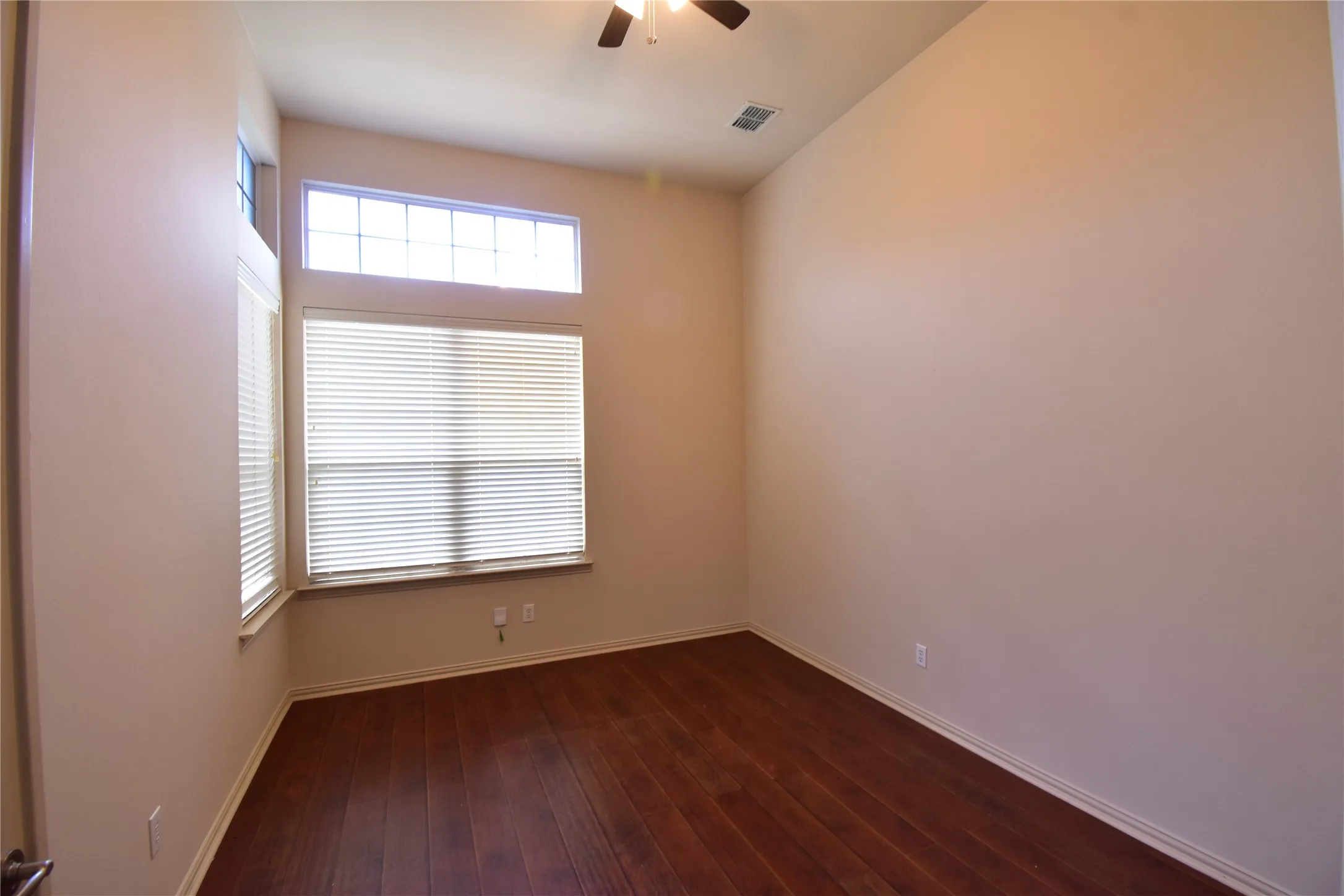 Single Family Residence For Rent in Collin County , 14857 Holly Leaf Drive, Frisco, Texas 75035, 4 Bedroom, 4 Bathroom, 2 Garage spaces, 4,157 Sqft, built in 2004, mls#21329146, Real Estate Agent in Frisco, Homes For Rent in Collin county, Homes For Rent in Frisco, Realtor in Frisco Texas, Real Estate Brokerage Independent Realty Texas, Luminita Cordes Realtor
