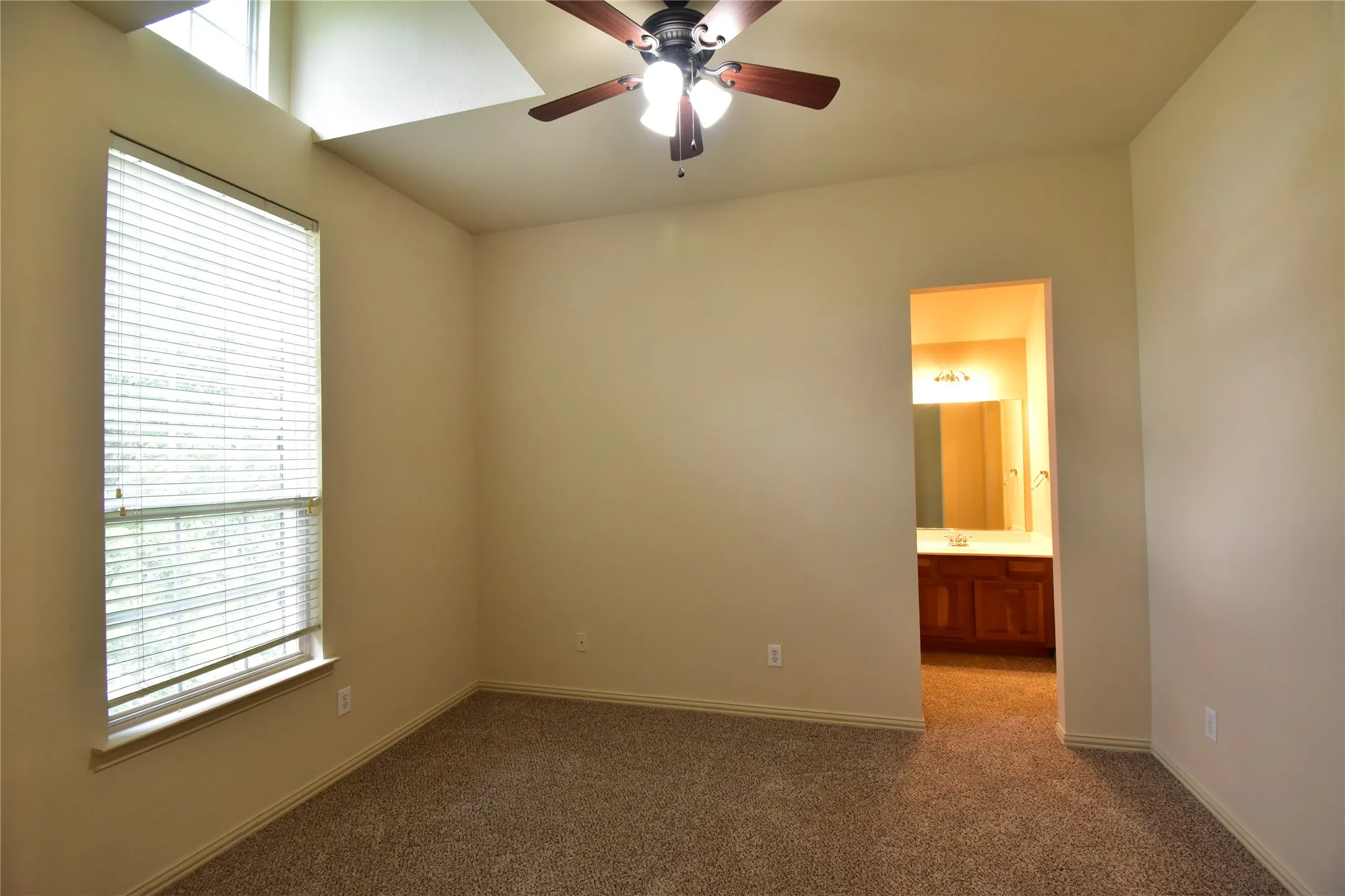Single Family Residence For Rent in Collin County , 14857 Holly Leaf Drive, Frisco, Texas 75035, 4 Bedroom, 4 Bathroom, 2 Garage spaces, 4,157 Sqft, built in 2004, mls#21329146, Real Estate Agent in Frisco, Homes For Rent in Collin county, Homes For Rent in Frisco, Realtor in Frisco Texas, Real Estate Brokerage Independent Realty Texas, Luminita Cordes Realtor