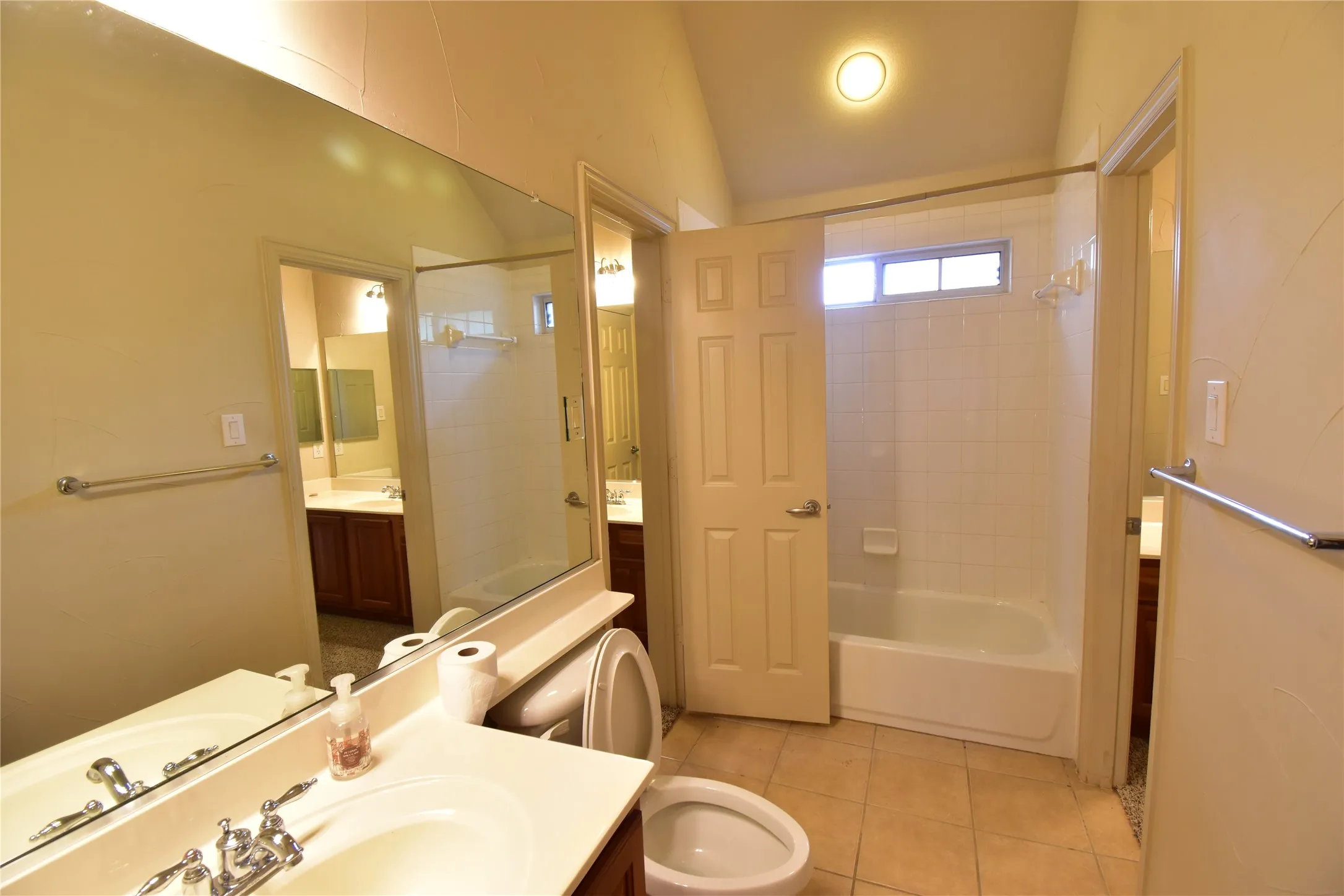 Single Family Residence For Rent in Collin County , 14857 Holly Leaf Drive, Frisco, Texas 75035, 4 Bedroom, 4 Bathroom, 2 Garage spaces, 4,157 Sqft, built in 2004, mls#21329146, Real Estate Agent in Frisco, Homes For Rent in Collin county, Homes For Rent in Frisco, Realtor in Frisco Texas, Real Estate Brokerage Independent Realty Texas, Luminita Cordes Realtor