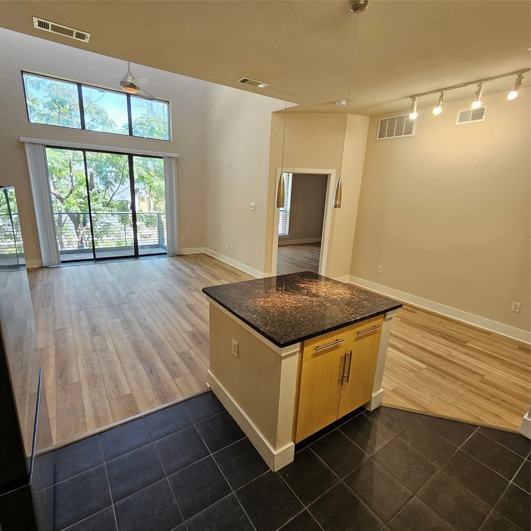Condominium For Rent in Dallas County , 4605 Cedar Springs Road 337, Dallas, Texas 75219, 2 Bedroom, 2 Bathroom, Garage spaces, 1,134 Sqft, built in 2005, mls#21329148, Real Estate Agent in Dallas, Homes For Rent in Dallas county, Homes For Rent in Dallas, Realtor in Dallas Texas, Real Estate Brokerage Independent Realty Texas, Luminita Cordes Realtor