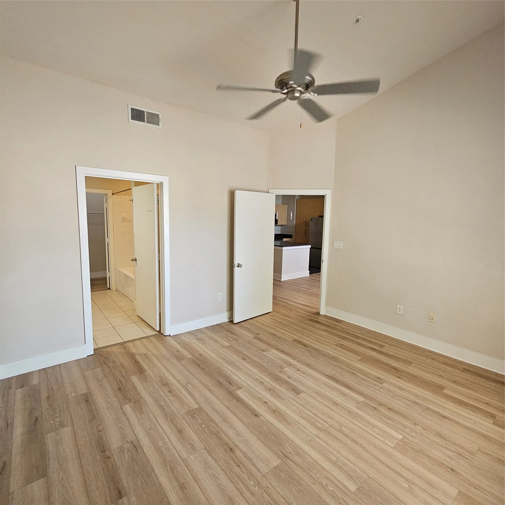 Condominium For Rent in Dallas County , 4605 Cedar Springs Road 337, Dallas, Texas 75219, 2 Bedroom, 2 Bathroom, Garage spaces, 1,134 Sqft, built in 2005, mls#21329148, Real Estate Agent in Dallas, Homes For Rent in Dallas county, Homes For Rent in Dallas, Realtor in Dallas Texas, Real Estate Brokerage Independent Realty Texas, Luminita Cordes Realtor