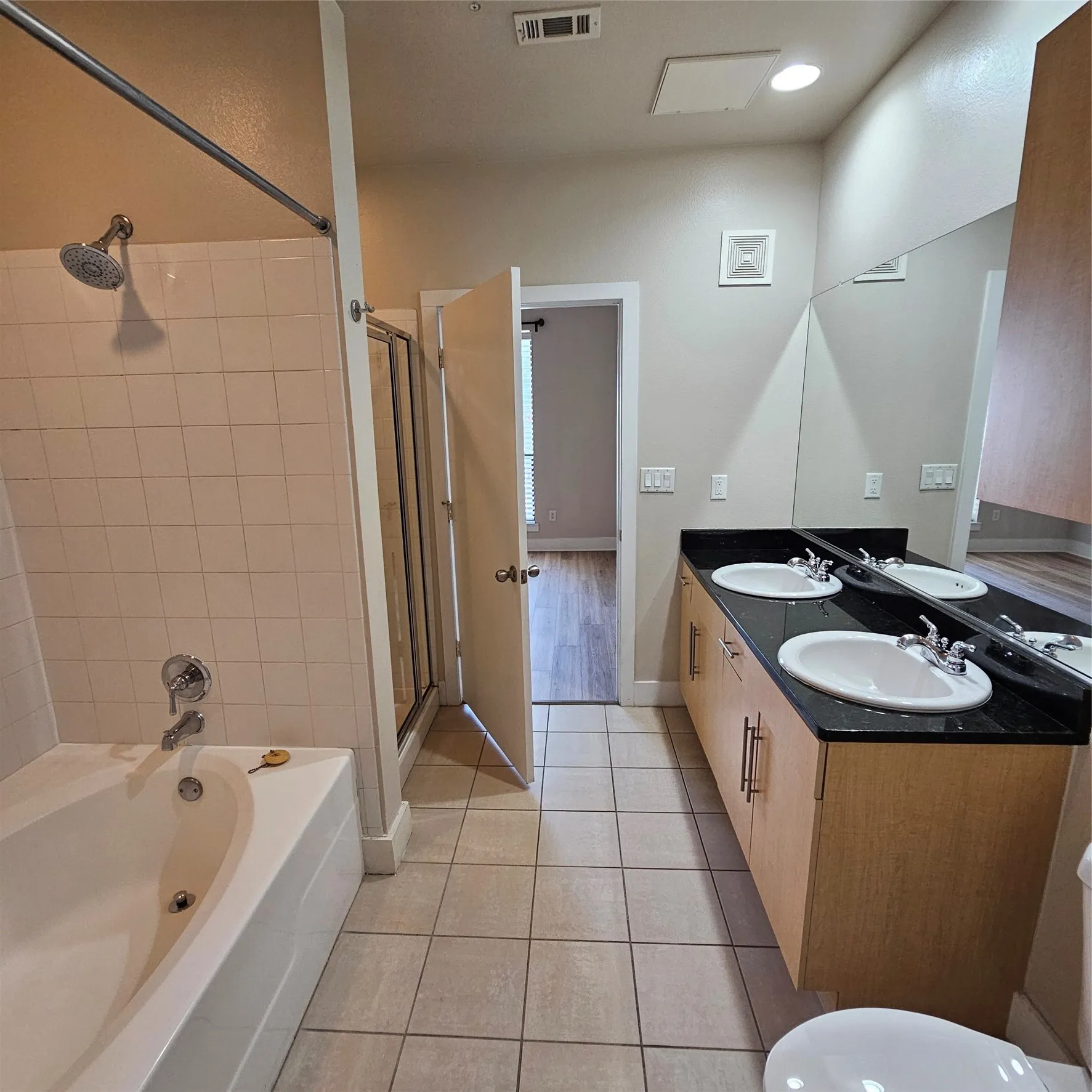 Condominium For Rent in Dallas County , 4605 Cedar Springs Road 337, Dallas, Texas 75219, 2 Bedroom, 2 Bathroom, Garage spaces, 1,134 Sqft, built in 2005, mls#21329148, Real Estate Agent in Dallas, Homes For Rent in Dallas county, Homes For Rent in Dallas, Realtor in Dallas Texas, Real Estate Brokerage Independent Realty Texas, Luminita Cordes Realtor