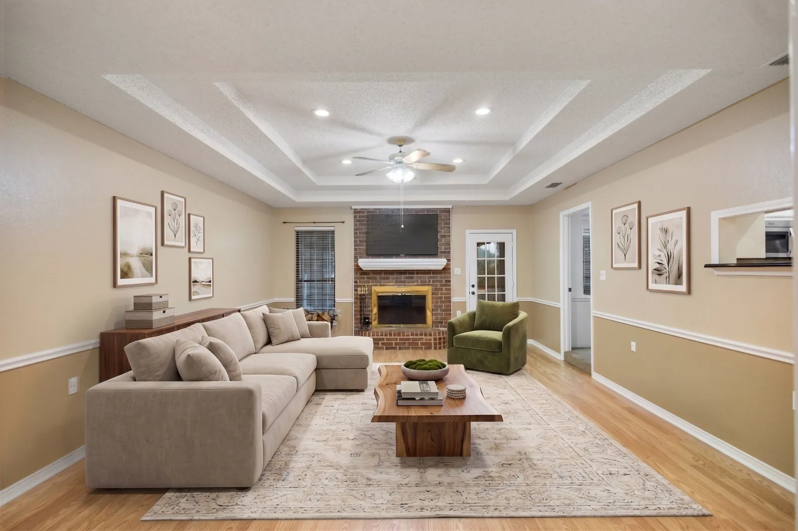 Single Family Residence For Sale in Henderson County , 121 Crestview Street, Chandler, Texas 75758, 3 Bedroom, 2 Bathroom, 2 Garage spaces, 2,047 Sqft, built in 1987, mls#21328196, Real Estate Agent in Chandler, Homes For Sale in Henderson county, Homes For Sale in Chandler, Realtor in Chandler Texas, Real Estate Brokerage Independent Realty Texas, Luminita Cordes Realtor