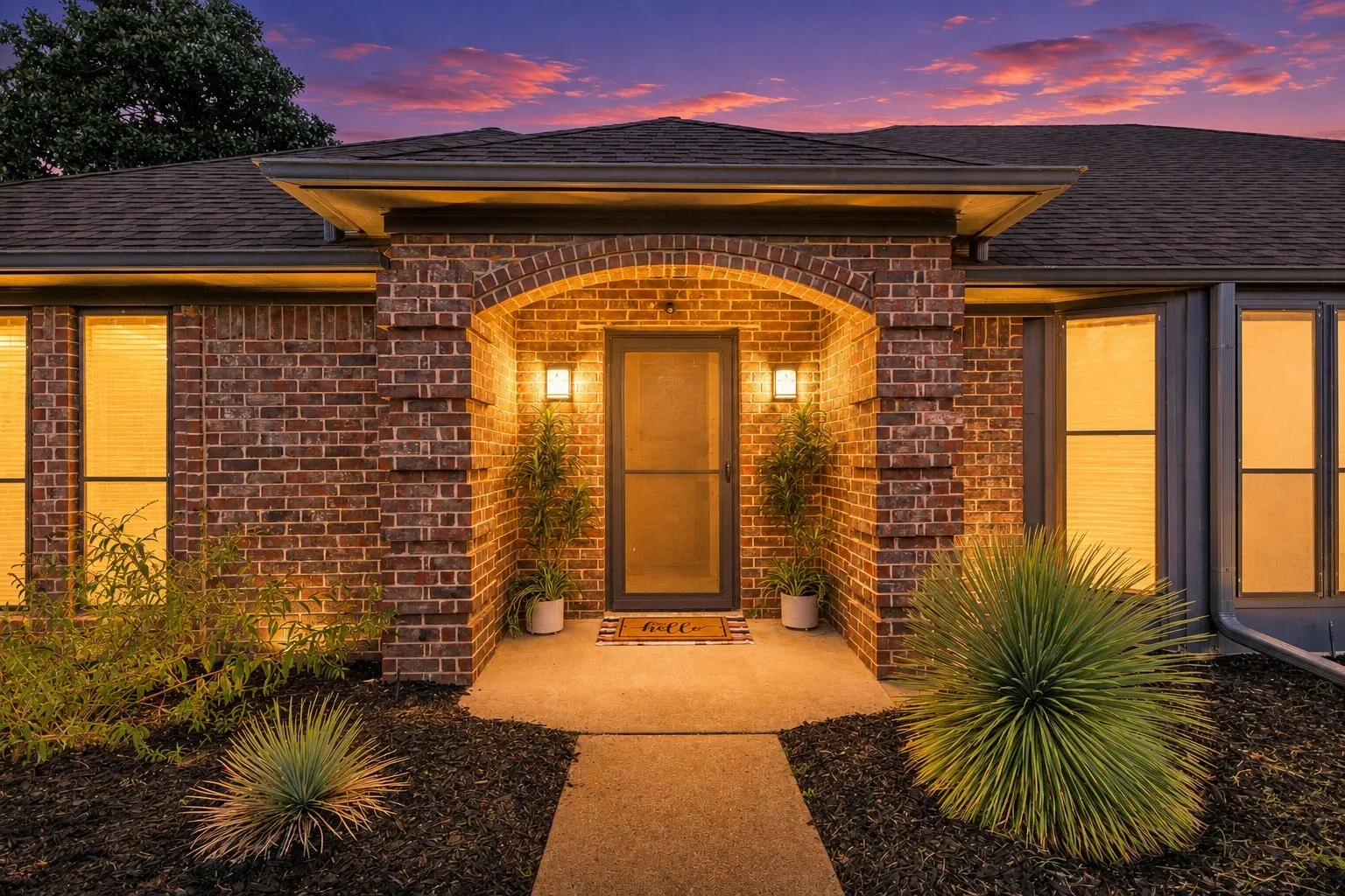 Single Family Residence For Sale in Henderson County , 121 Crestview Street, Chandler, Texas 75758, 3 Bedroom, 2 Bathroom, 2 Garage spaces, 2,047 Sqft, built in 1987, mls#21328196, Real Estate Agent in Chandler, Homes For Sale in Henderson county, Homes For Sale in Chandler, Realtor in Chandler Texas, Real Estate Brokerage Independent Realty Texas, Luminita Cordes Realtor