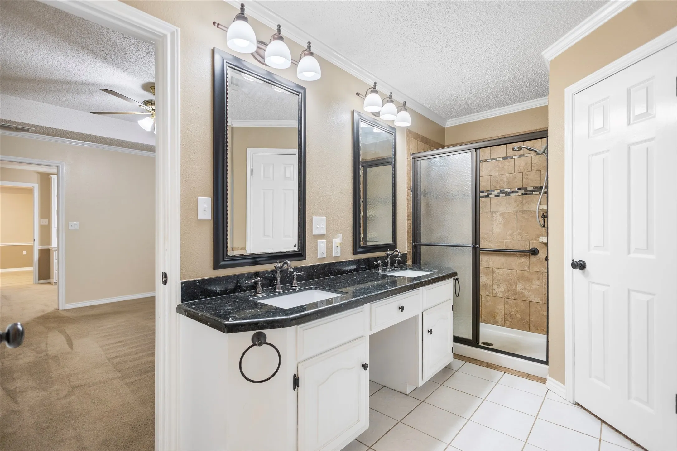 Single Family Residence For Sale in Henderson County , 121 Crestview Street, Chandler, Texas 75758, 3 Bedroom, 2 Bathroom, 2 Garage spaces, 2,047 Sqft, built in 1987, mls#21328196, Real Estate Agent in Chandler, Homes For Sale in Henderson county, Homes For Sale in Chandler, Realtor in Chandler Texas, Real Estate Brokerage Independent Realty Texas, Luminita Cordes Realtor