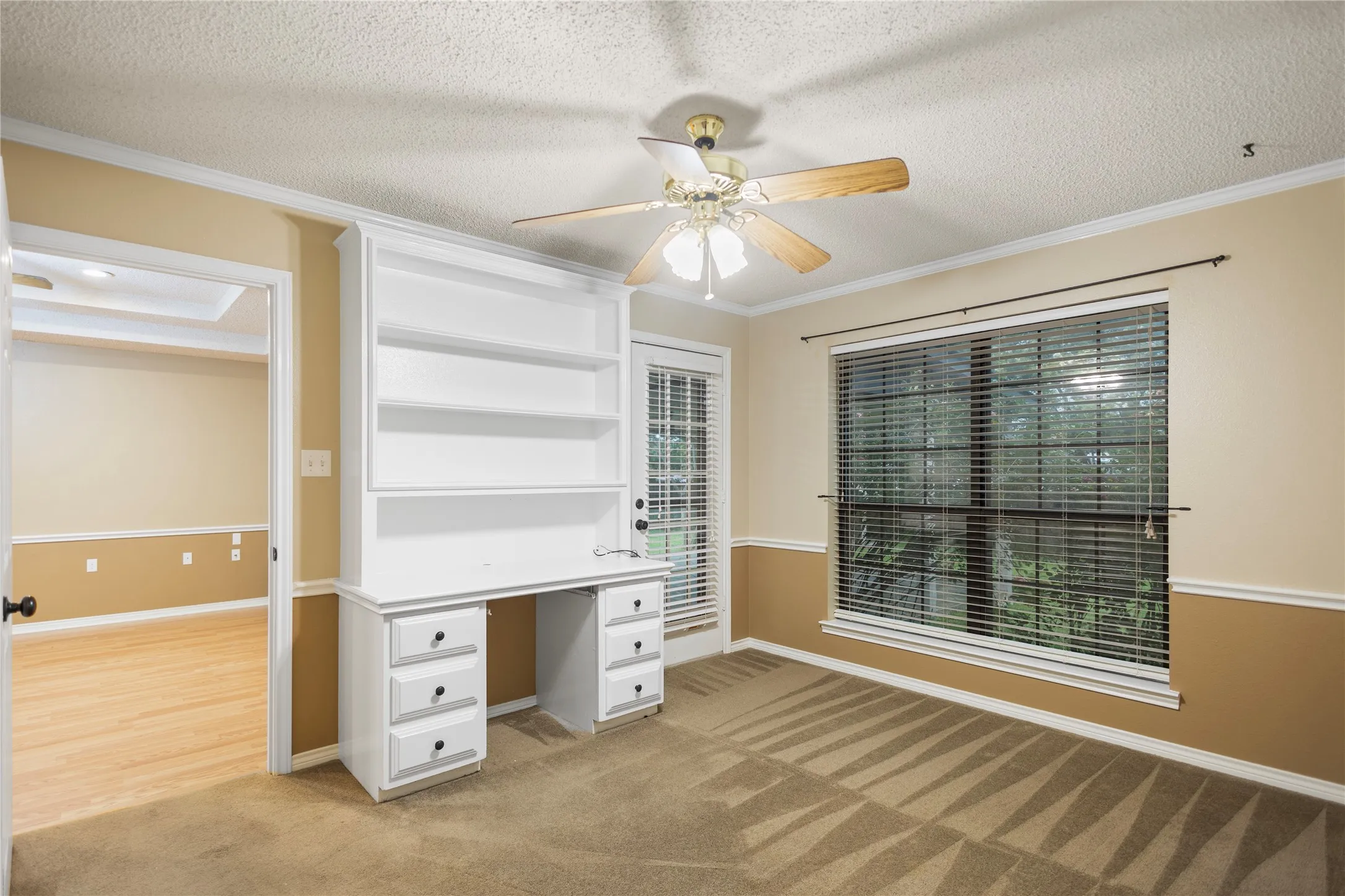 Single Family Residence For Sale in Henderson County , 121 Crestview Street, Chandler, Texas 75758, 3 Bedroom, 2 Bathroom, 2 Garage spaces, 2,047 Sqft, built in 1987, mls#21328196, Real Estate Agent in Chandler, Homes For Sale in Henderson county, Homes For Sale in Chandler, Realtor in Chandler Texas, Real Estate Brokerage Independent Realty Texas, Luminita Cordes Realtor