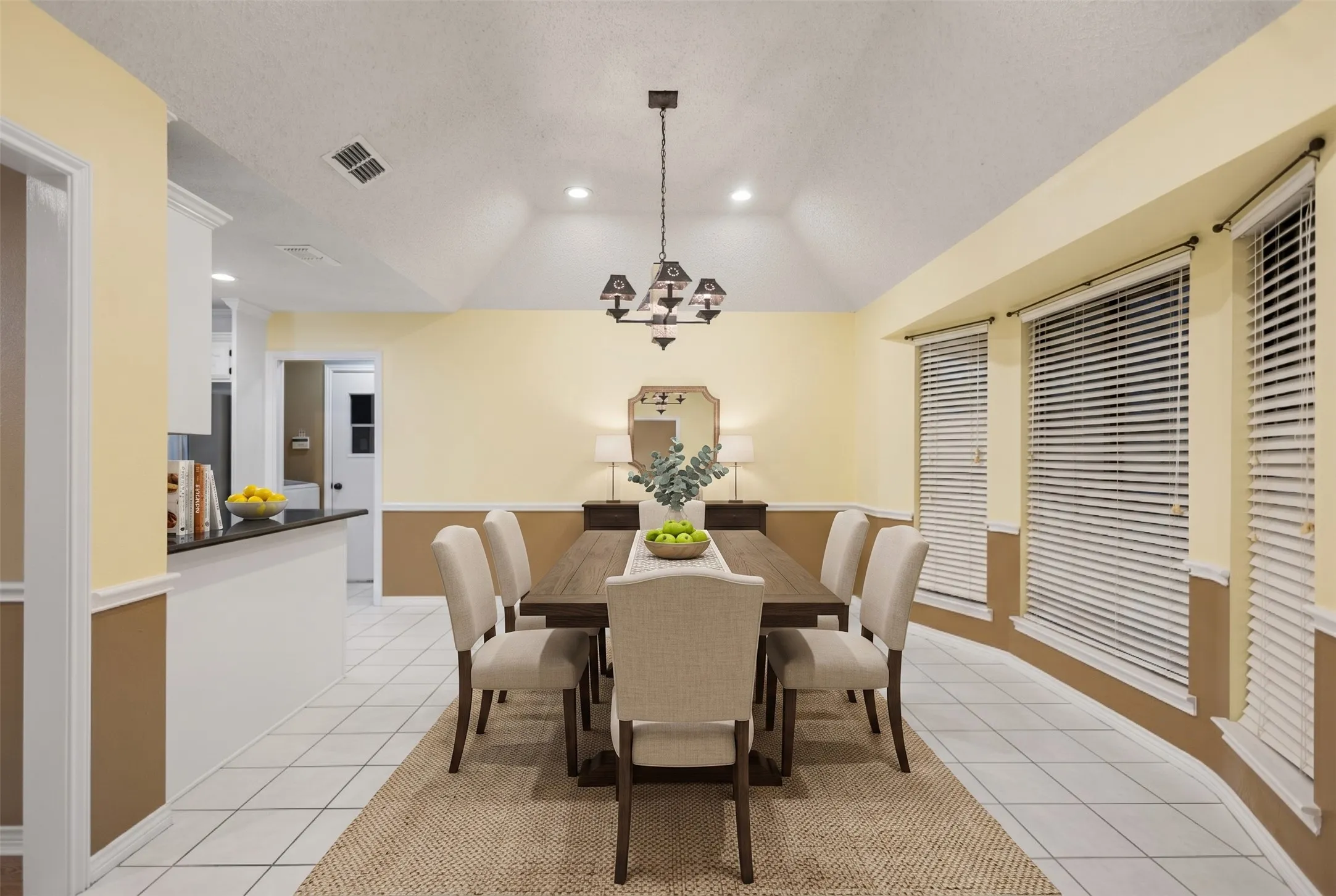Single Family Residence For Sale in Henderson County , 121 Crestview Street, Chandler, Texas 75758, 3 Bedroom, 2 Bathroom, 2 Garage spaces, 2,047 Sqft, built in 1987, mls#21328196, Real Estate Agent in Chandler, Homes For Sale in Henderson county, Homes For Sale in Chandler, Realtor in Chandler Texas, Real Estate Brokerage Independent Realty Texas, Luminita Cordes Realtor