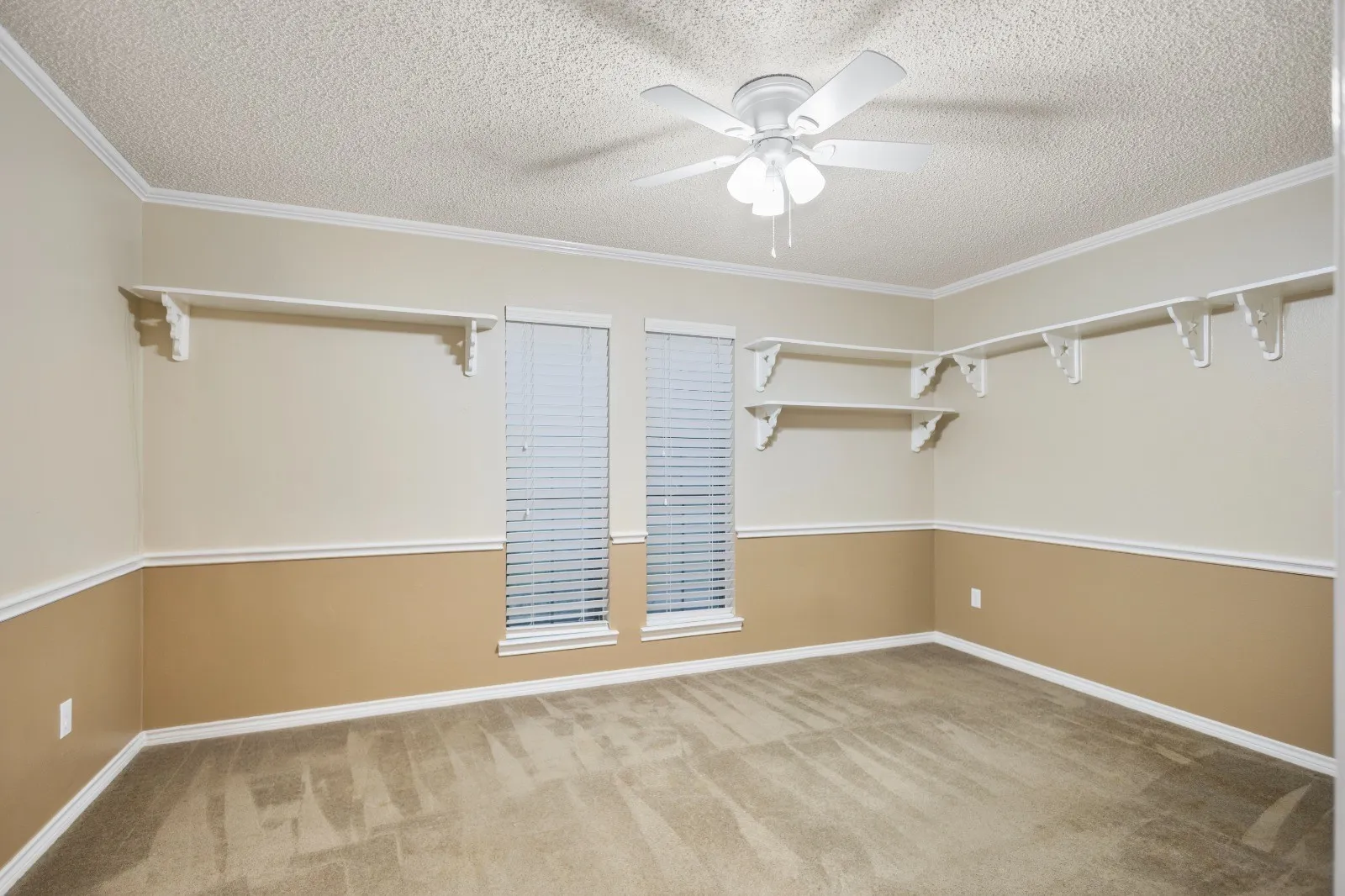 Single Family Residence For Sale in Henderson County , 121 Crestview Street, Chandler, Texas 75758, 3 Bedroom, 2 Bathroom, 2 Garage spaces, 2,047 Sqft, built in 1987, mls#21328196, Real Estate Agent in Chandler, Homes For Sale in Henderson county, Homes For Sale in Chandler, Realtor in Chandler Texas, Real Estate Brokerage Independent Realty Texas, Luminita Cordes Realtor