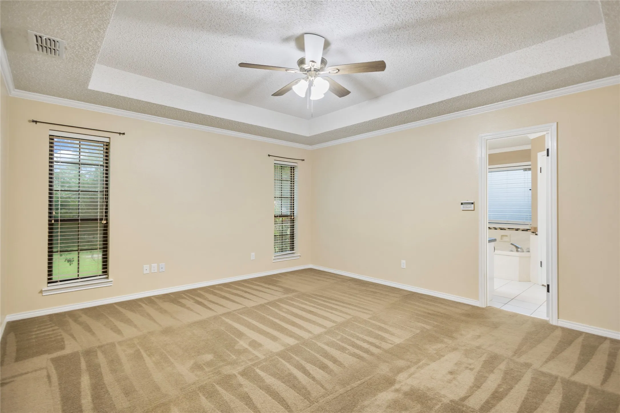Single Family Residence For Sale in Henderson County , 121 Crestview Street, Chandler, Texas 75758, 3 Bedroom, 2 Bathroom, 2 Garage spaces, 2,047 Sqft, built in 1987, mls#21328196, Real Estate Agent in Chandler, Homes For Sale in Henderson county, Homes For Sale in Chandler, Realtor in Chandler Texas, Real Estate Brokerage Independent Realty Texas, Luminita Cordes Realtor