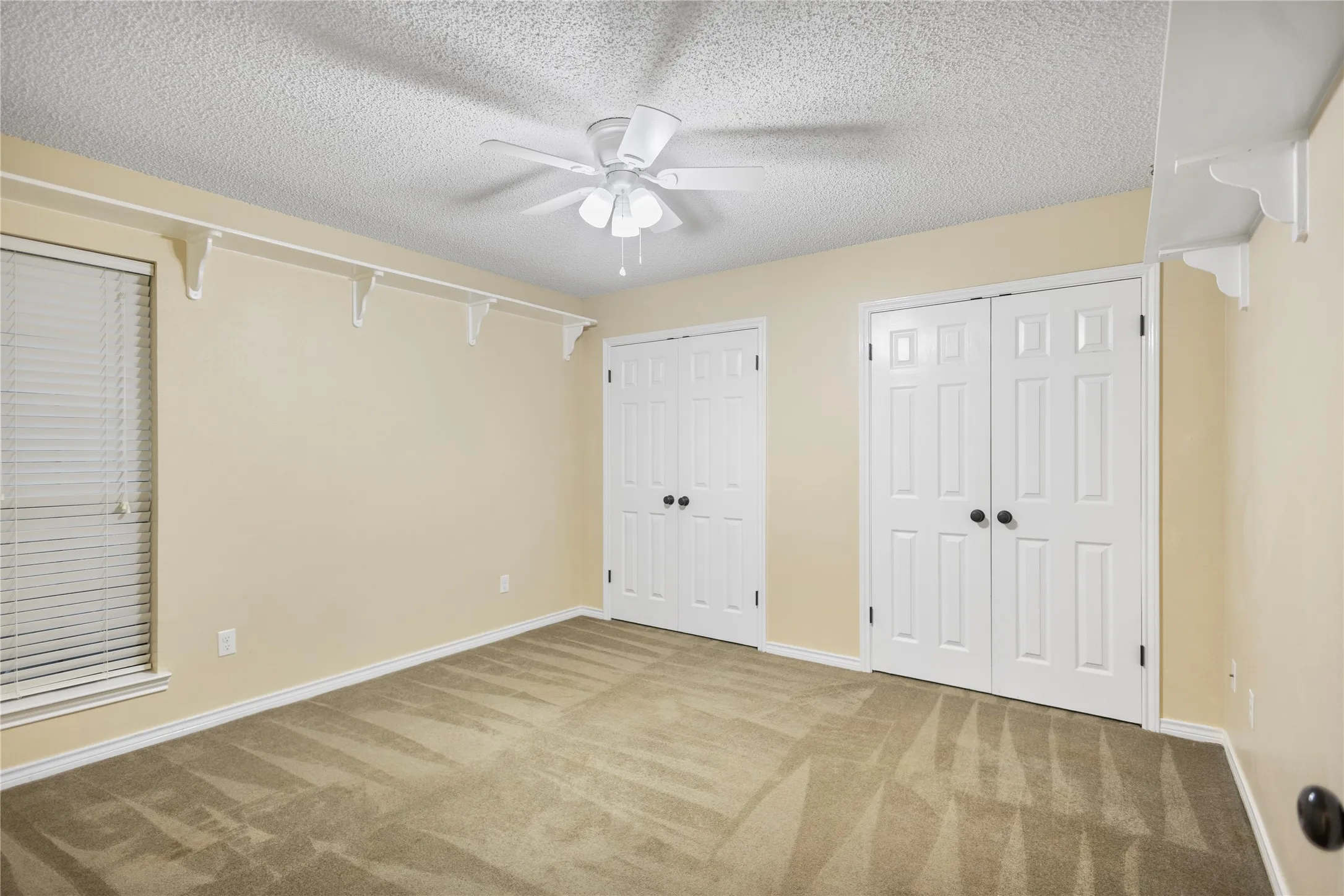 Single Family Residence For Sale in Henderson County , 121 Crestview Street, Chandler, Texas 75758, 3 Bedroom, 2 Bathroom, 2 Garage spaces, 2,047 Sqft, built in 1987, mls#21328196, Real Estate Agent in Chandler, Homes For Sale in Henderson county, Homes For Sale in Chandler, Realtor in Chandler Texas, Real Estate Brokerage Independent Realty Texas, Luminita Cordes Realtor