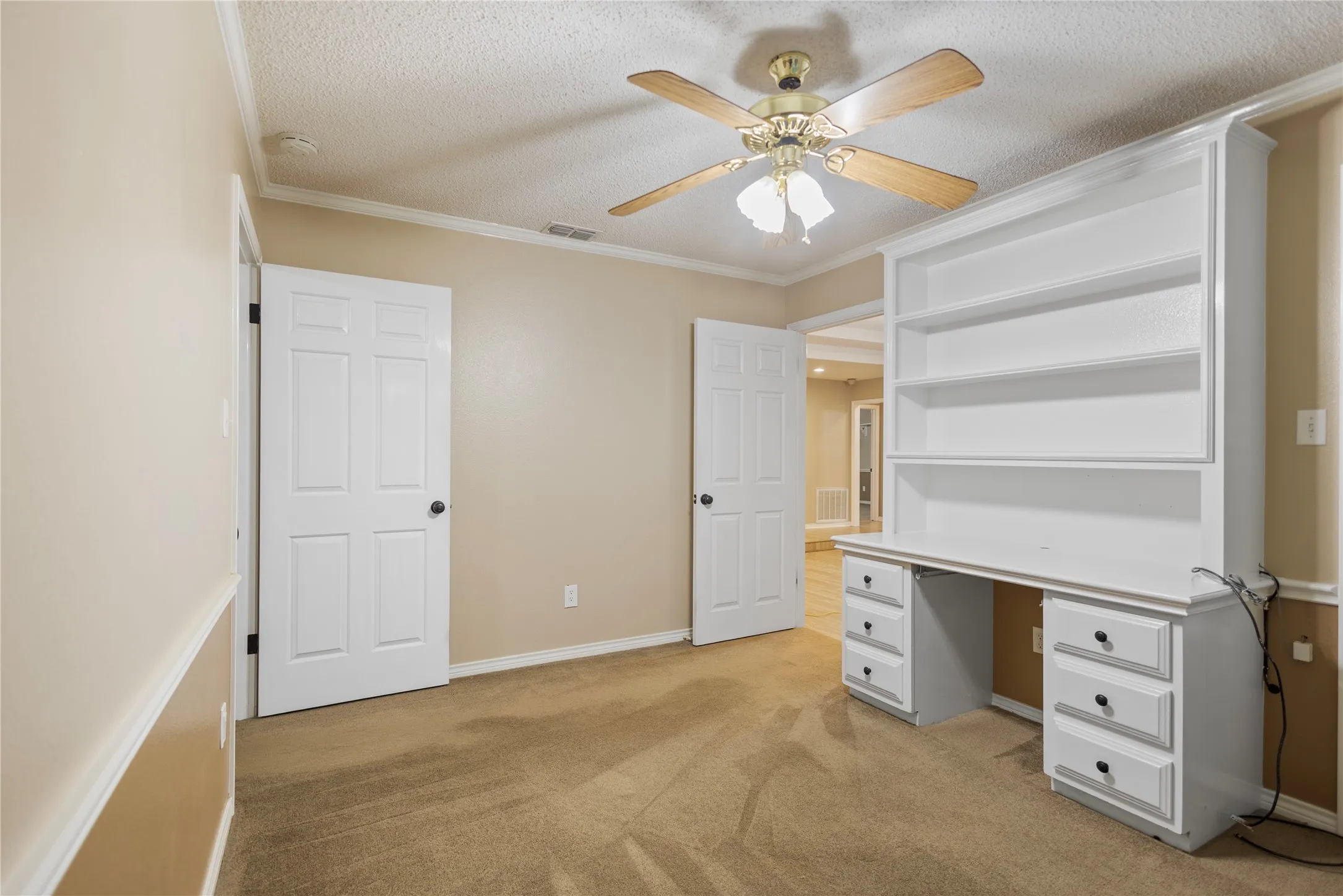 Single Family Residence For Sale in Henderson County , 121 Crestview Street, Chandler, Texas 75758, 3 Bedroom, 2 Bathroom, 2 Garage spaces, 2,047 Sqft, built in 1987, mls#21328196, Real Estate Agent in Chandler, Homes For Sale in Henderson county, Homes For Sale in Chandler, Realtor in Chandler Texas, Real Estate Brokerage Independent Realty Texas, Luminita Cordes Realtor