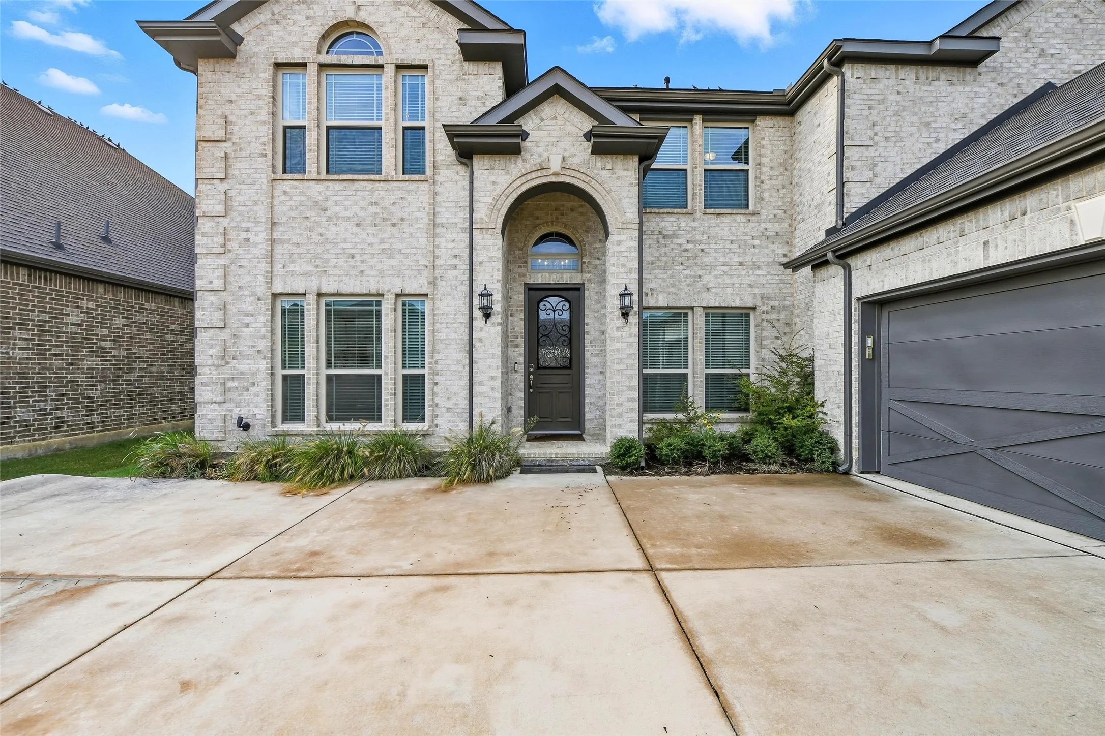Single Family Residence For Sale in Johnson County , 1308 Thunder Dove Drive, Mansfield, Texas 76063, 6 Bedroom, 4 Bathroom, 2 Garage spaces, 4,362 Sqft, built in 2023, mls#21325026, Real Estate Agent in Mansfield, Homes For Sale in Johnson county, Homes For Sale in Mansfield, Realtor in Mansfield Texas, Real Estate Brokerage Independent Realty Texas, Luminita Cordes Realtor