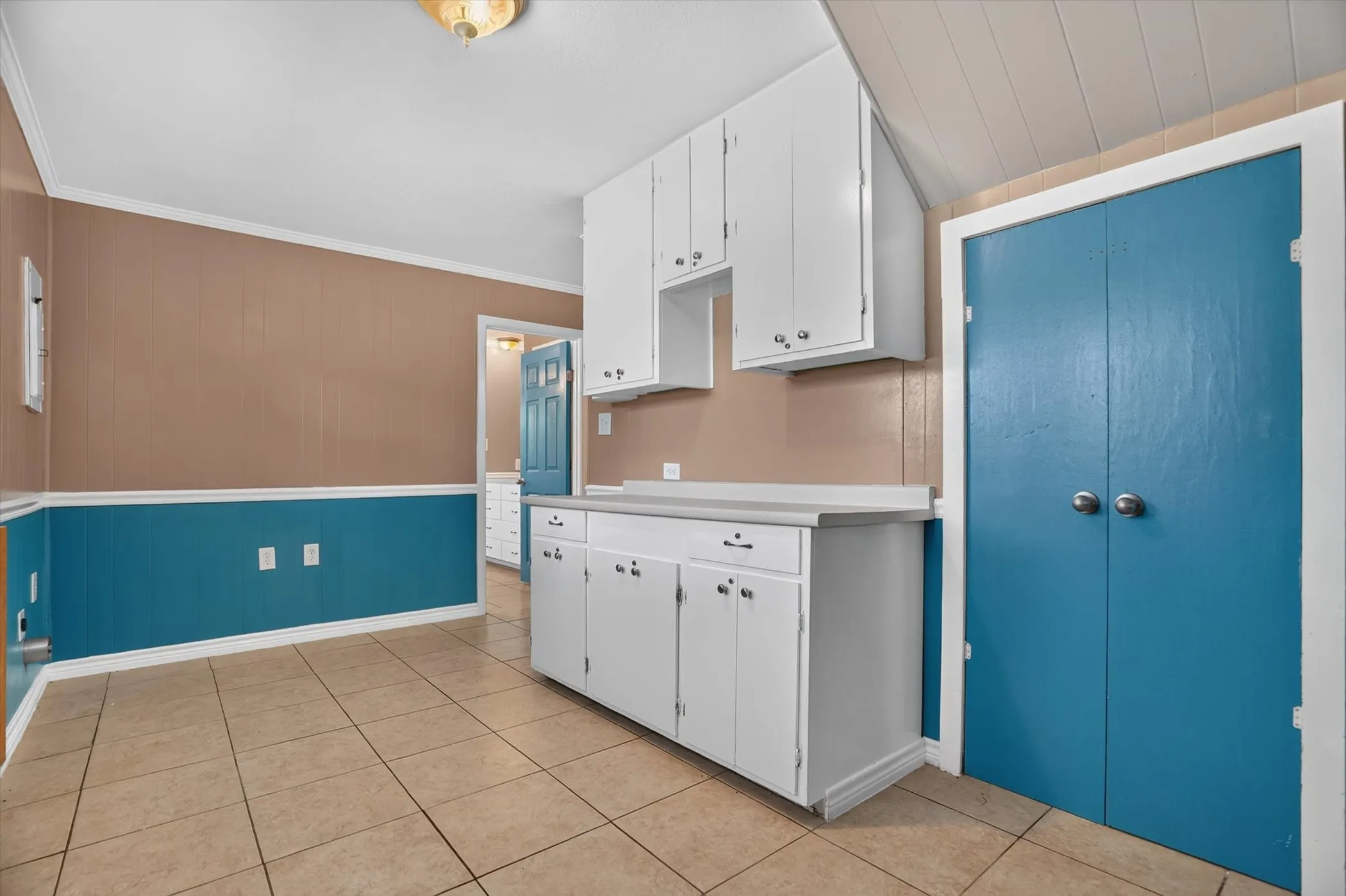 Single Family Residence For Sale in Bosque County , 418 County Road 1627, Clifton, Texas 76634, 3 Bedroom, 2 Bathroom, 2 Garage spaces, 1,976 Sqft, built in 1975, mls#21327917, Real Estate Agent in Clifton, Homes For Sale in Bosque county, Homes For Sale in Clifton, Realtor in Clifton Texas, Real Estate Brokerage Independent Realty Texas, Luminita Cordes Realtor