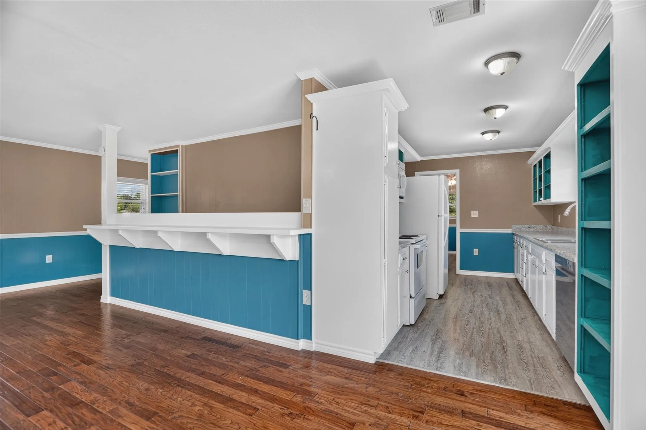 Single Family Residence For Sale in Bosque County , 418 County Road 1627, Clifton, Texas 76634, 3 Bedroom, 2 Bathroom, 2 Garage spaces, 1,976 Sqft, built in 1975, mls#21327917, Real Estate Agent in Clifton, Homes For Sale in Bosque county, Homes For Sale in Clifton, Realtor in Clifton Texas, Real Estate Brokerage Independent Realty Texas, Luminita Cordes Realtor