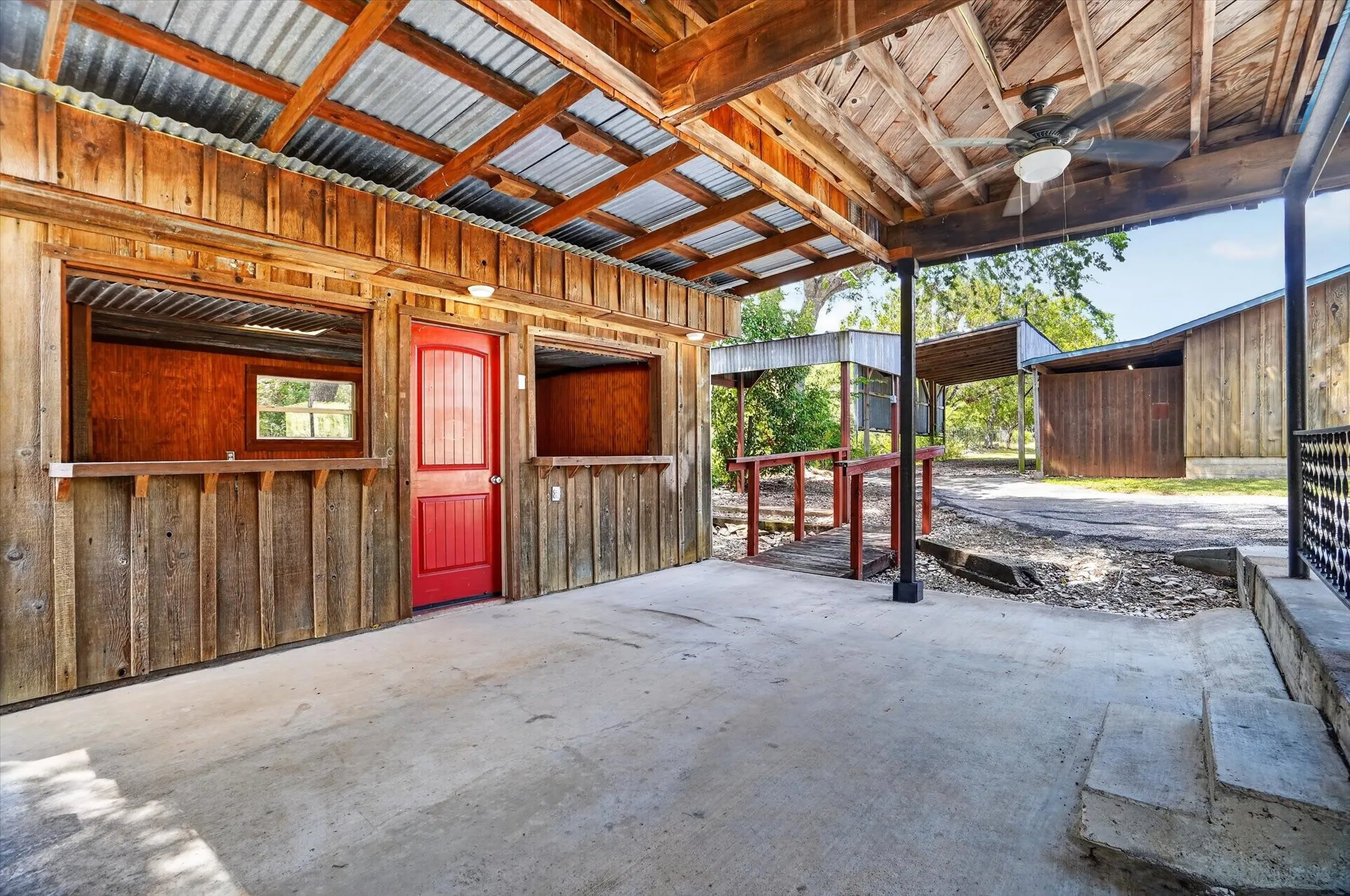 Single Family Residence For Sale in Bosque County , 418 County Road 1627, Clifton, Texas 76634, 3 Bedroom, 2 Bathroom, 2 Garage spaces, 1,976 Sqft, built in 1975, mls#21327917, Real Estate Agent in Clifton, Homes For Sale in Bosque county, Homes For Sale in Clifton, Realtor in Clifton Texas, Real Estate Brokerage Independent Realty Texas, Luminita Cordes Realtor