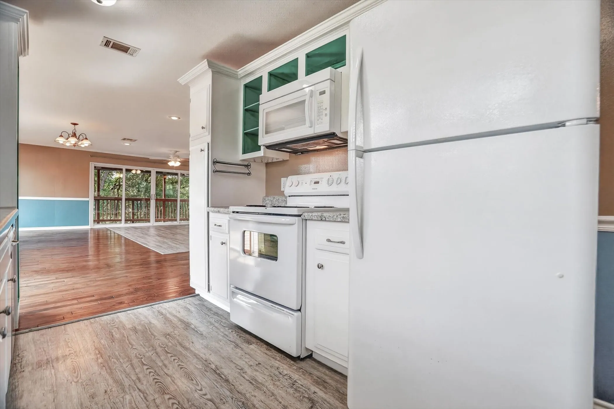 Single Family Residence For Sale in Bosque County , 418 County Road 1627, Clifton, Texas 76634, 3 Bedroom, 2 Bathroom, 2 Garage spaces, 1,976 Sqft, built in 1975, mls#21327917, Real Estate Agent in Clifton, Homes For Sale in Bosque county, Homes For Sale in Clifton, Realtor in Clifton Texas, Real Estate Brokerage Independent Realty Texas, Luminita Cordes Realtor