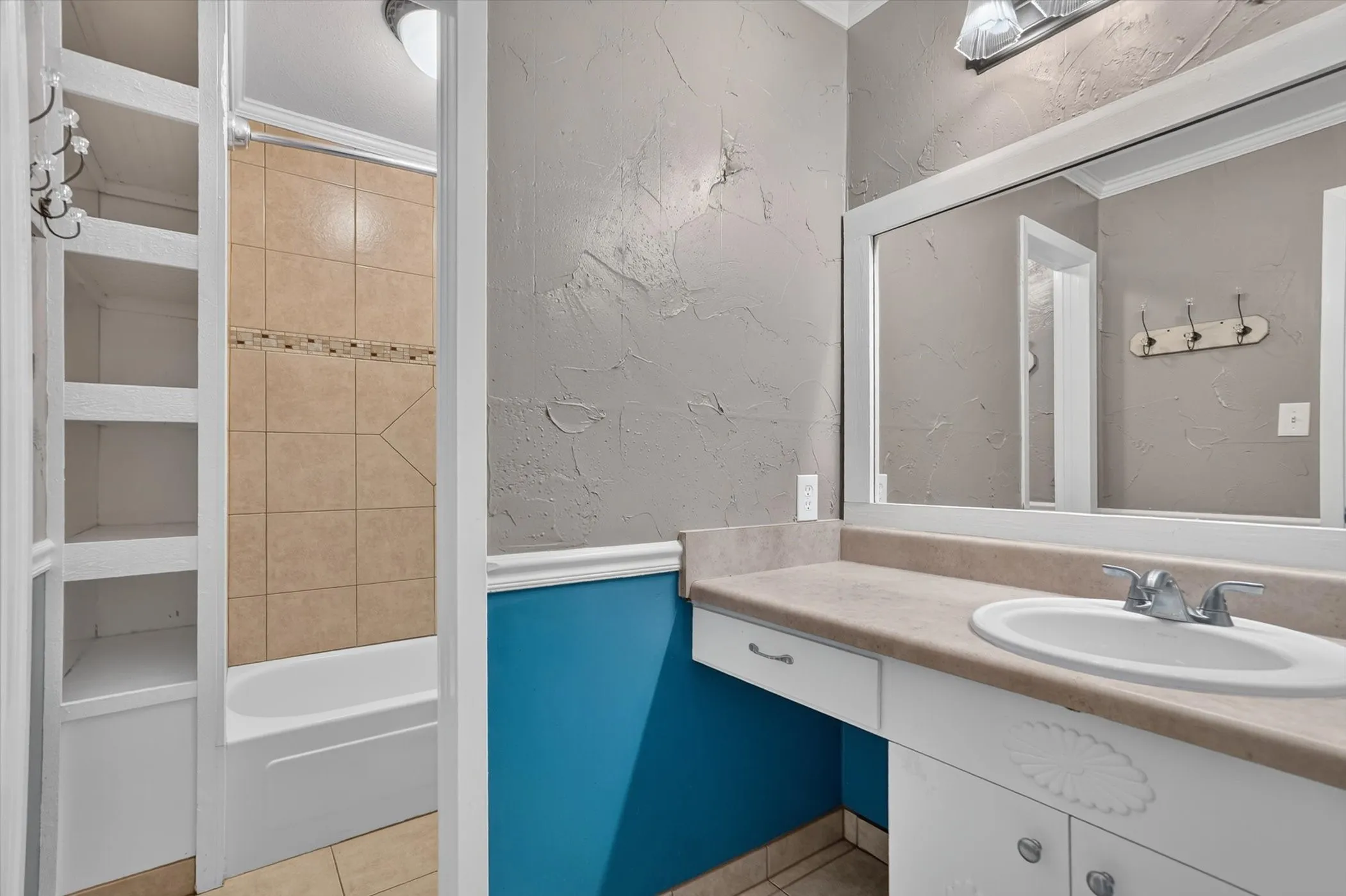 Single Family Residence For Sale in Bosque County , 418 County Road 1627, Clifton, Texas 76634, 3 Bedroom, 2 Bathroom, 2 Garage spaces, 1,976 Sqft, built in 1975, mls#21327917, Real Estate Agent in Clifton, Homes For Sale in Bosque county, Homes For Sale in Clifton, Realtor in Clifton Texas, Real Estate Brokerage Independent Realty Texas, Luminita Cordes Realtor