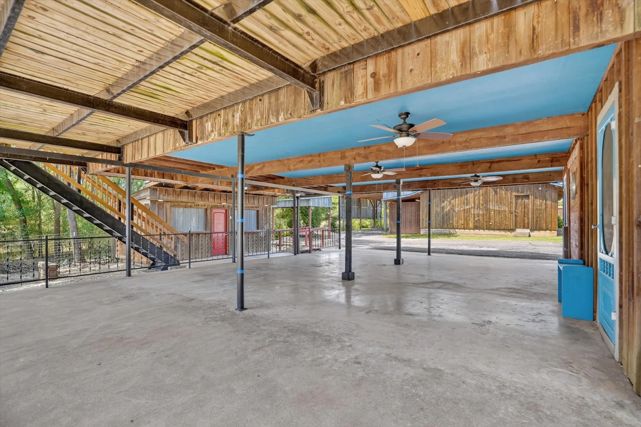 Single Family Residence For Sale in Bosque County , 418 County Road 1627, Clifton, Texas 76634, 3 Bedroom, 2 Bathroom, 2 Garage spaces, 1,976 Sqft, built in 1975, mls#21327917, Real Estate Agent in Clifton, Homes For Sale in Bosque county, Homes For Sale in Clifton, Realtor in Clifton Texas, Real Estate Brokerage Independent Realty Texas, Luminita Cordes Realtor