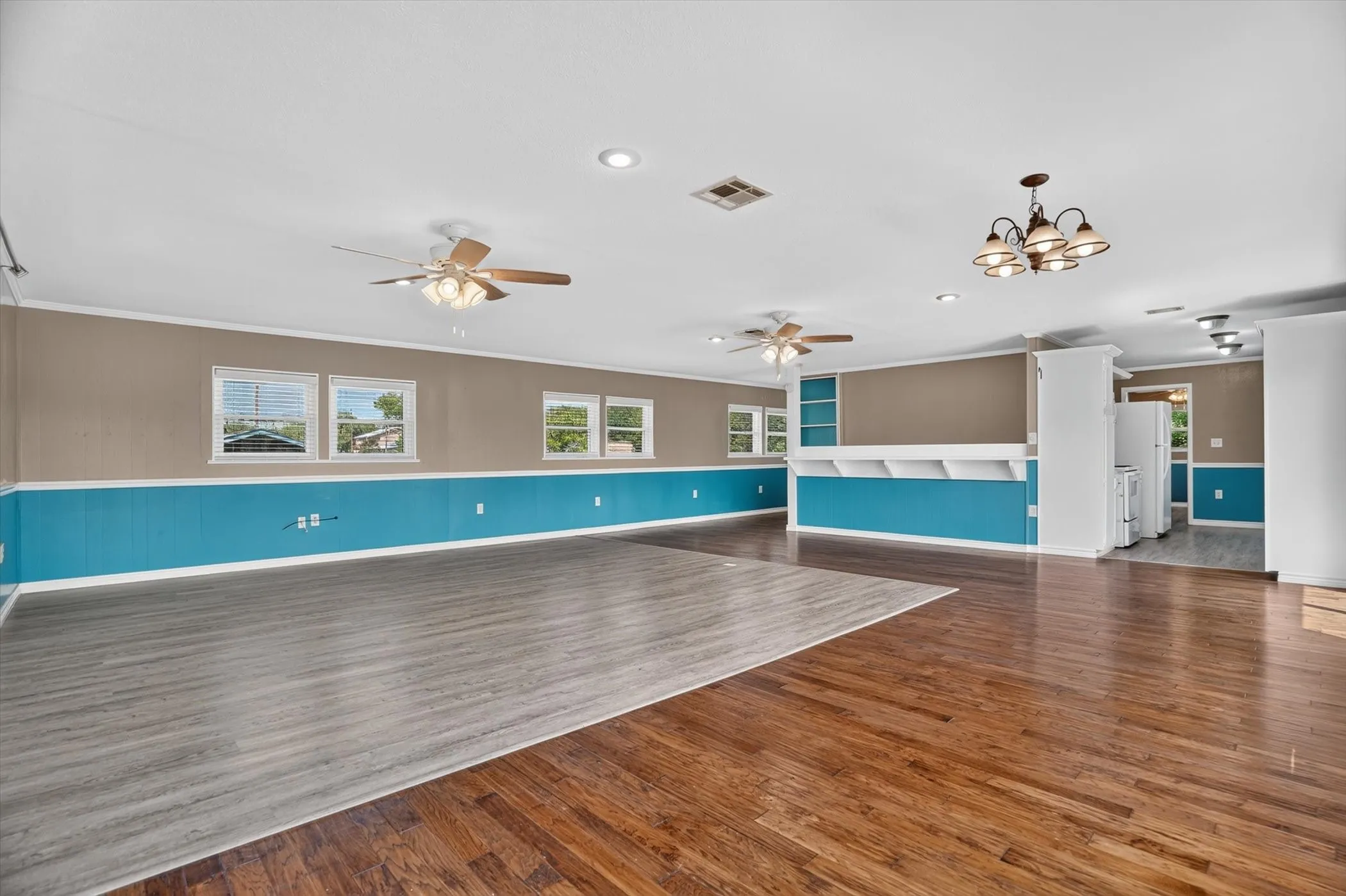 Single Family Residence For Sale in Bosque County , 418 County Road 1627, Clifton, Texas 76634, 3 Bedroom, 2 Bathroom, 2 Garage spaces, 1,976 Sqft, built in 1975, mls#21327917, Real Estate Agent in Clifton, Homes For Sale in Bosque county, Homes For Sale in Clifton, Realtor in Clifton Texas, Real Estate Brokerage Independent Realty Texas, Luminita Cordes Realtor