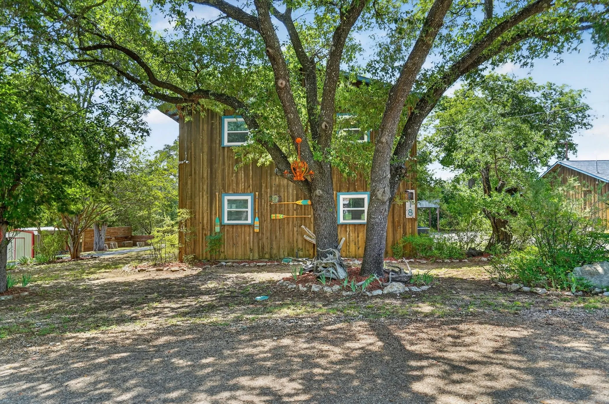 Single Family Residence For Sale in Bosque County , 418 County Road 1627, Clifton, Texas 76634, 3 Bedroom, 2 Bathroom, 2 Garage spaces, 1,976 Sqft, built in 1975, mls#21327917, Real Estate Agent in Clifton, Homes For Sale in Bosque county, Homes For Sale in Clifton, Realtor in Clifton Texas, Real Estate Brokerage Independent Realty Texas, Luminita Cordes Realtor