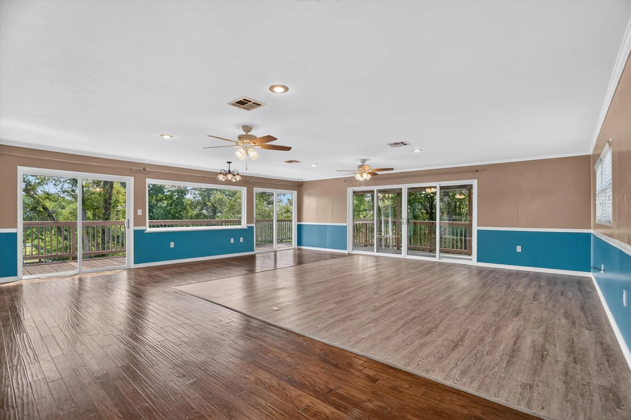 Single Family Residence For Sale in Bosque County , 418 County Road 1627, Clifton, Texas 76634, 3 Bedroom, 2 Bathroom, 2 Garage spaces, 1,976 Sqft, built in 1975, mls#21327917, Real Estate Agent in Clifton, Homes For Sale in Bosque county, Homes For Sale in Clifton, Realtor in Clifton Texas, Real Estate Brokerage Independent Realty Texas, Luminita Cordes Realtor