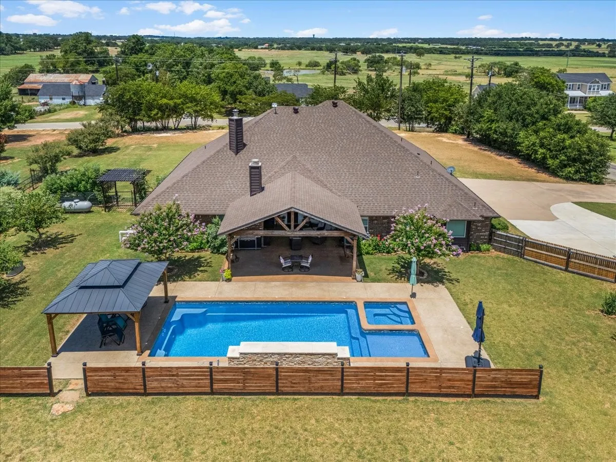 Single Family Residence For Sale in Parker County , 535 Christenberry Road, Springtown, Texas 76082, 4 Bedroom, 3 Bathroom, 3 Garage spaces, 2,735 Sqft, built in 2012, mls#21326935, Real Estate Agent in Springtown, Homes For Sale in Parker county, Homes For Sale in Springtown, Realtor in Springtown Texas, Real Estate Brokerage Independent Realty Texas, Luminita Cordes Realtor