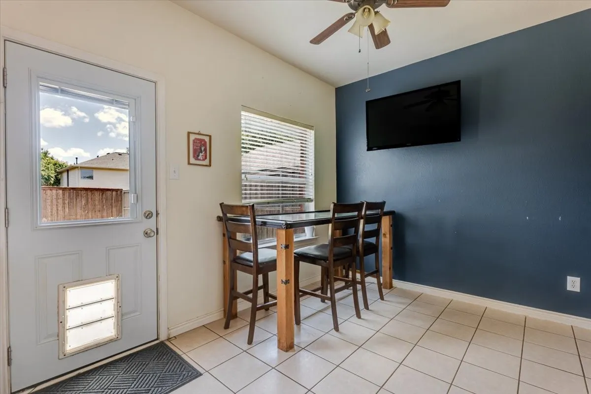 Single Family Residence For Sale in Tarrant County , 11648 Aspen Creek Drive, Fort Worth, Texas 76244, 3 Bedroom, 3 Bathroom, 2 Garage spaces, 2,025 Sqft, built in 2003, Price $345,000, mls#21329188, Real Estate Agent in Fort Worth, Homes For Sale in Tarrant county, Homes For Sale in Fort Worth, Realtor in Fort Worth Texas, Real Estate Brokerage Independent Realty Texas, Luminita Cordes Realtor
