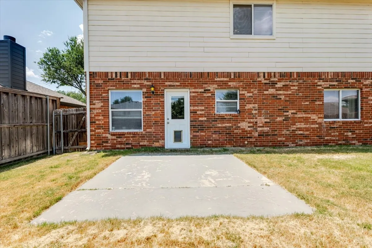 Single Family Residence For Sale in Tarrant County , 11648 Aspen Creek Drive, Fort Worth, Texas 76244, 3 Bedroom, 3 Bathroom, 2 Garage spaces, 2,025 Sqft, built in 2003, Price $345,000, mls#21329188, Real Estate Agent in Fort Worth, Homes For Sale in Tarrant county, Homes For Sale in Fort Worth, Realtor in Fort Worth Texas, Real Estate Brokerage Independent Realty Texas, Luminita Cordes Realtor