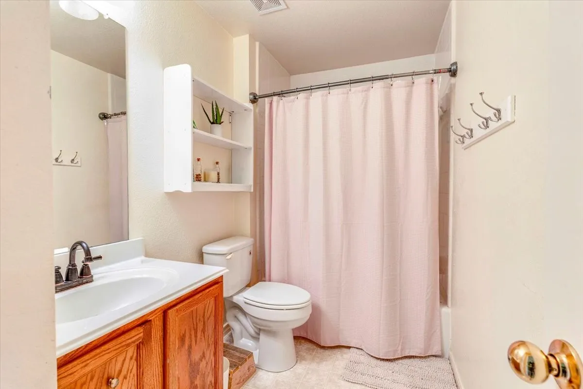 Single Family Residence For Sale in Tarrant County , 11648 Aspen Creek Drive, Fort Worth, Texas 76244, 3 Bedroom, 3 Bathroom, 2 Garage spaces, 2,025 Sqft, built in 2003, Price $345,000, mls#21329188, Real Estate Agent in Fort Worth, Homes For Sale in Tarrant county, Homes For Sale in Fort Worth, Realtor in Fort Worth Texas, Real Estate Brokerage Independent Realty Texas, Luminita Cordes Realtor