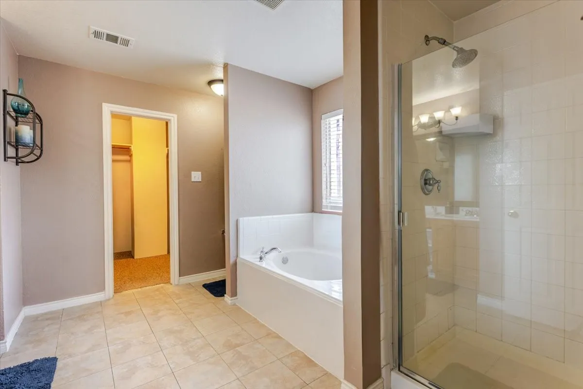 Single Family Residence For Sale in Tarrant County , 11648 Aspen Creek Drive, Fort Worth, Texas 76244, 3 Bedroom, 3 Bathroom, 2 Garage spaces, 2,025 Sqft, built in 2003, Price $345,000, mls#21329188, Real Estate Agent in Fort Worth, Homes For Sale in Tarrant county, Homes For Sale in Fort Worth, Realtor in Fort Worth Texas, Real Estate Brokerage Independent Realty Texas, Luminita Cordes Realtor