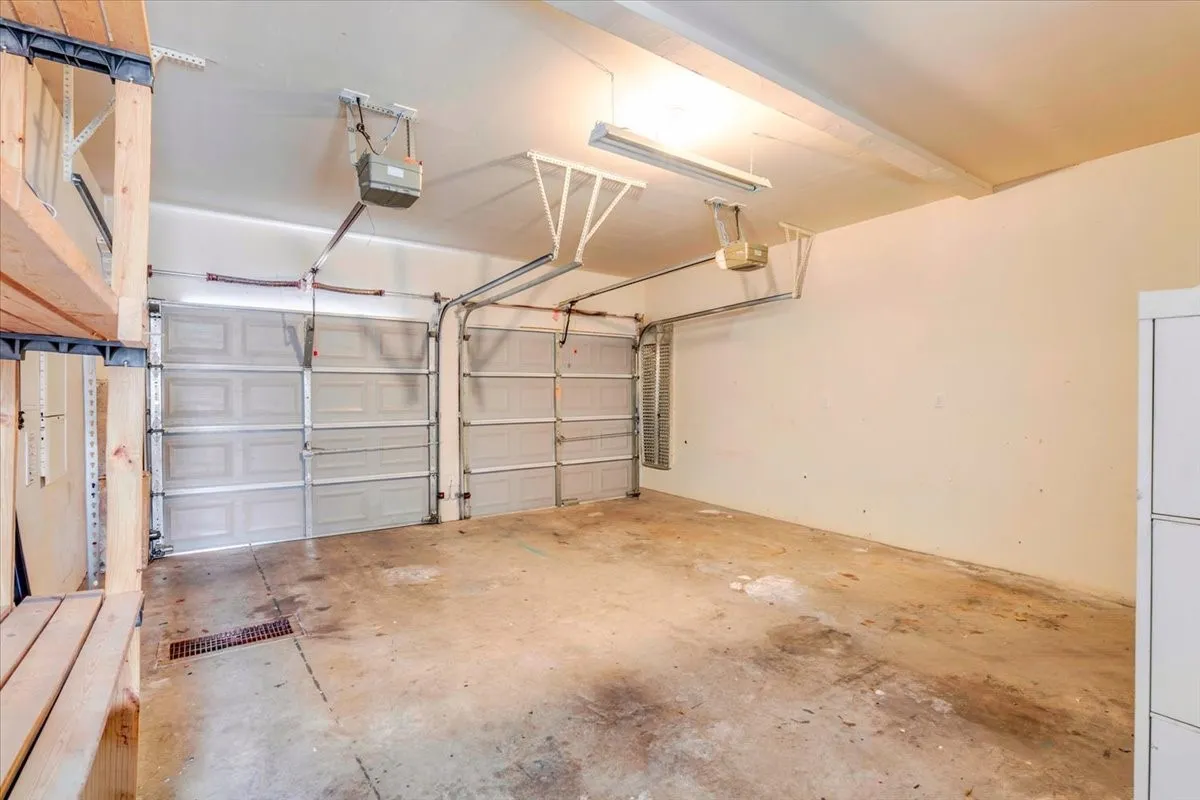 Single Family Residence For Sale in Tarrant County , 11648 Aspen Creek Drive, Fort Worth, Texas 76244, 3 Bedroom, 3 Bathroom, 2 Garage spaces, 2,025 Sqft, built in 2003, Price $345,000, mls#21329188, Real Estate Agent in Fort Worth, Homes For Sale in Tarrant county, Homes For Sale in Fort Worth, Realtor in Fort Worth Texas, Real Estate Brokerage Independent Realty Texas, Luminita Cordes Realtor