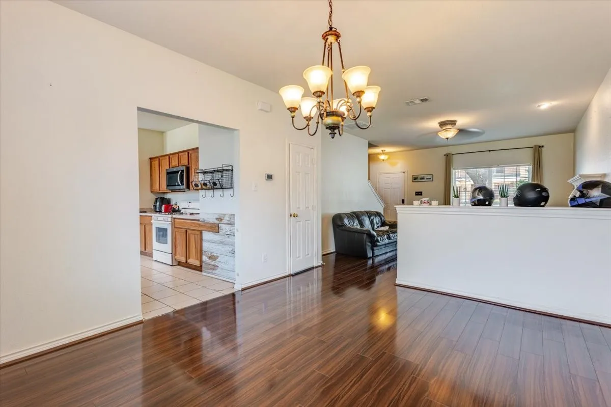 Single Family Residence For Sale in Tarrant County , 11648 Aspen Creek Drive, Fort Worth, Texas 76244, 3 Bedroom, 3 Bathroom, 2 Garage spaces, 2,025 Sqft, built in 2003, Price $345,000, mls#21329188, Real Estate Agent in Fort Worth, Homes For Sale in Tarrant county, Homes For Sale in Fort Worth, Realtor in Fort Worth Texas, Real Estate Brokerage Independent Realty Texas, Luminita Cordes Realtor